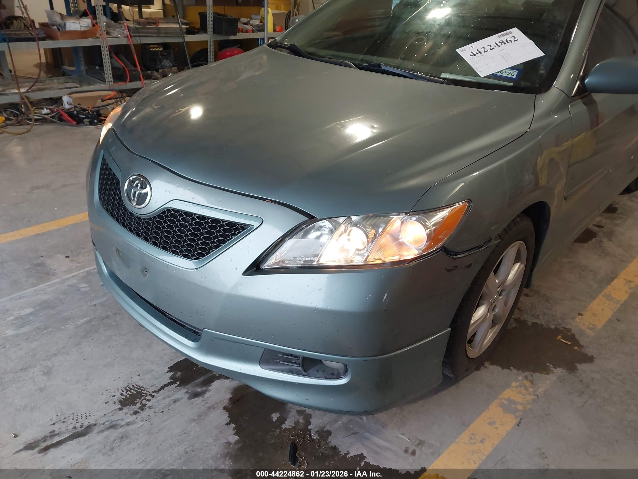 TOYOTA CAMRY image 6