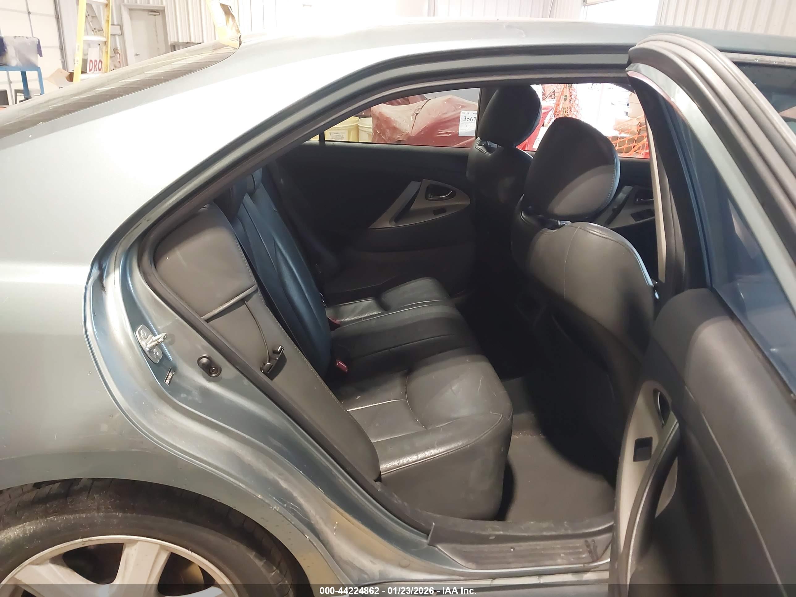 TOYOTA CAMRY image 8