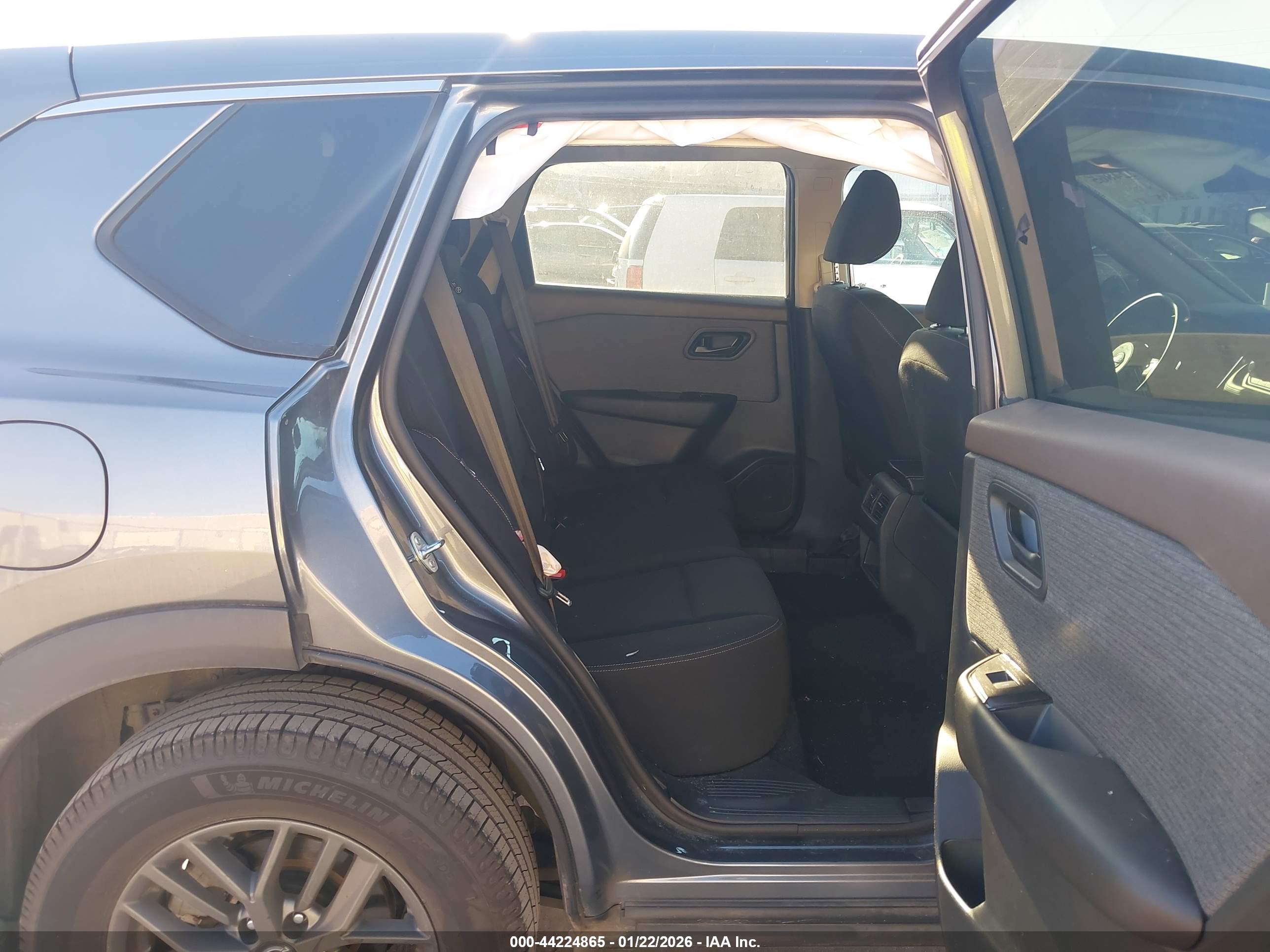 NISSAN ROGUE image 8