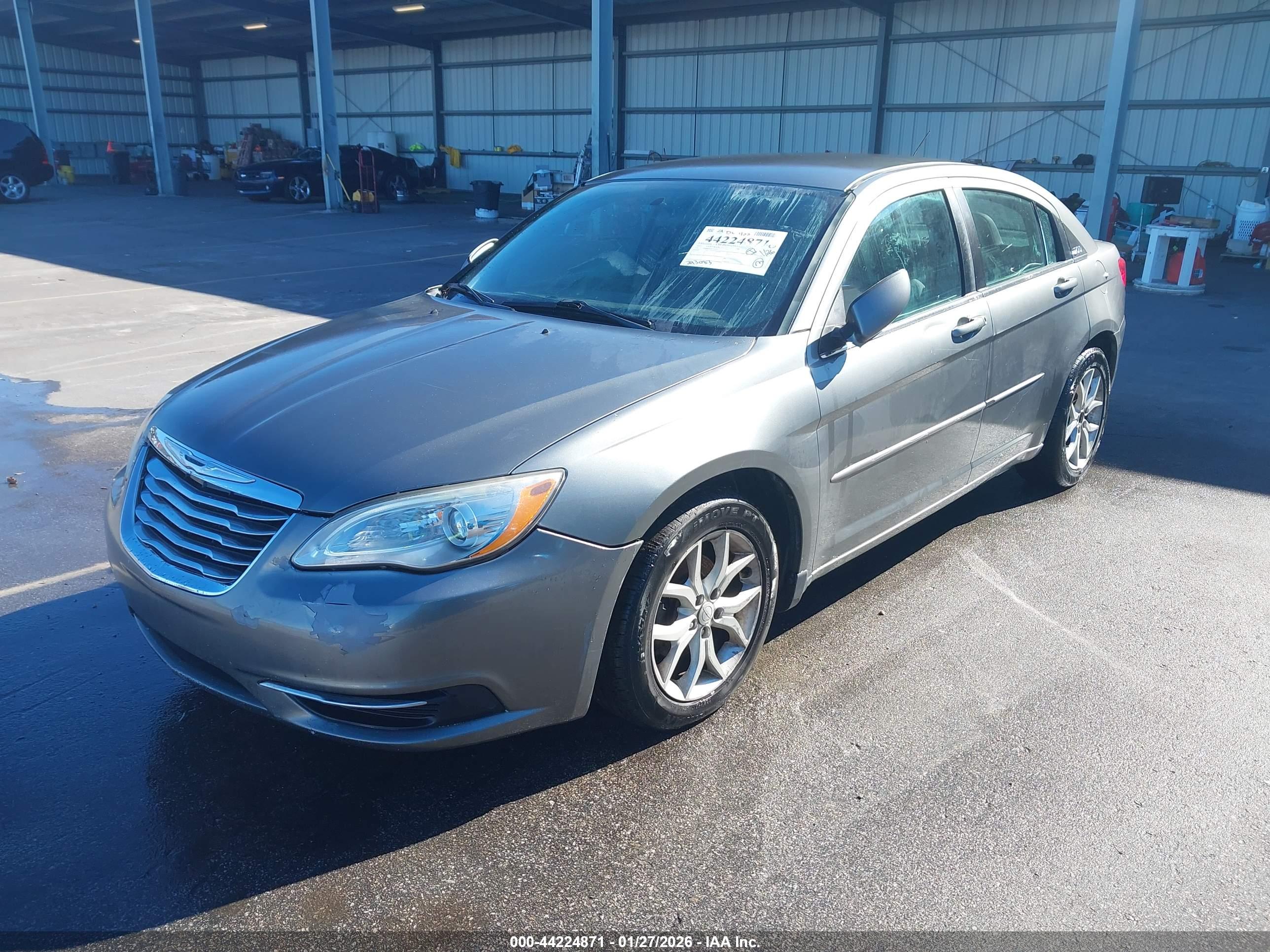CHRYSLER 200 image 2