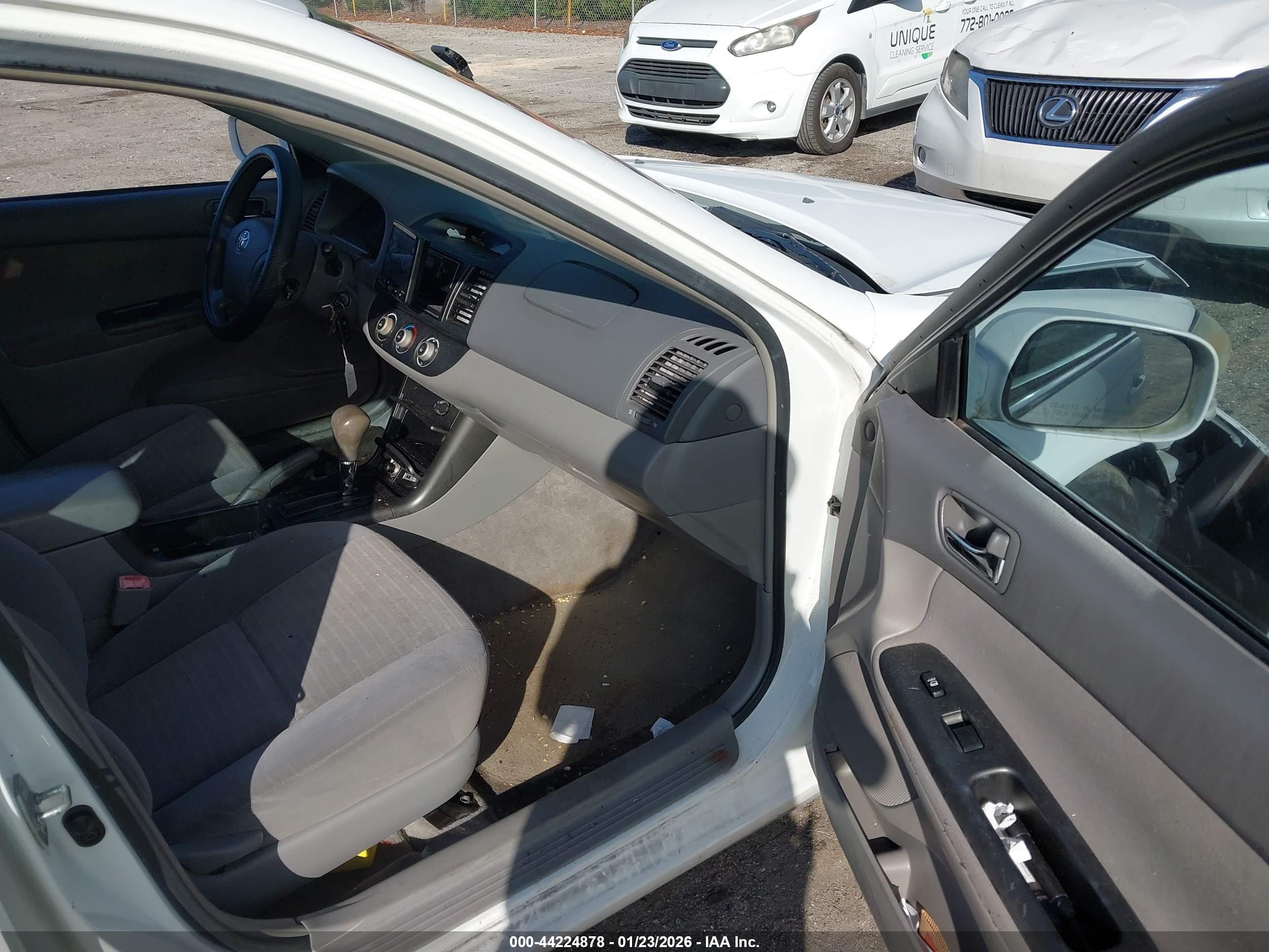 TOYOTA CAMRY image 5