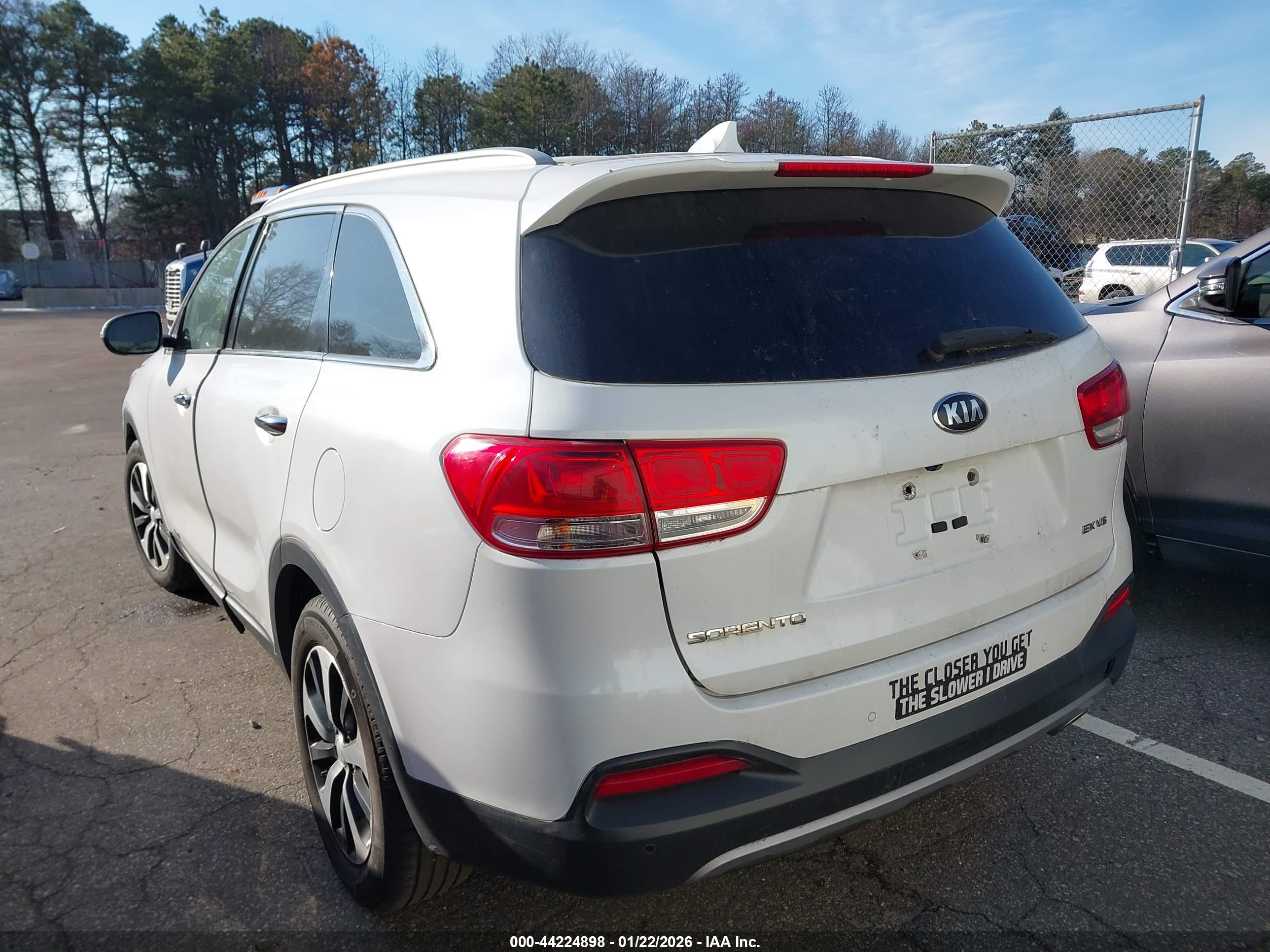 KIA SORENTO image 3