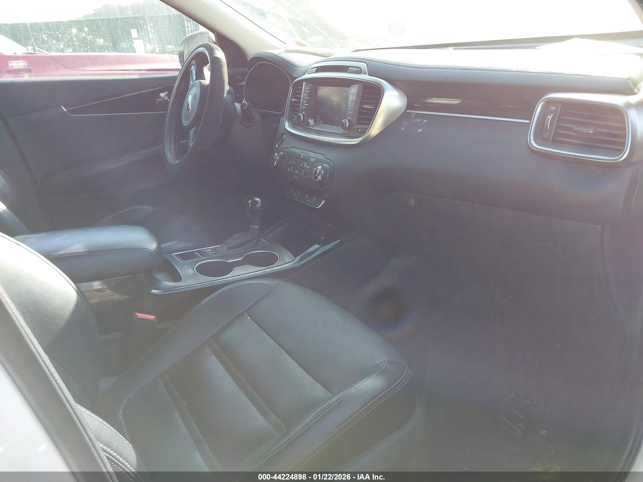 KIA SORENTO image 5