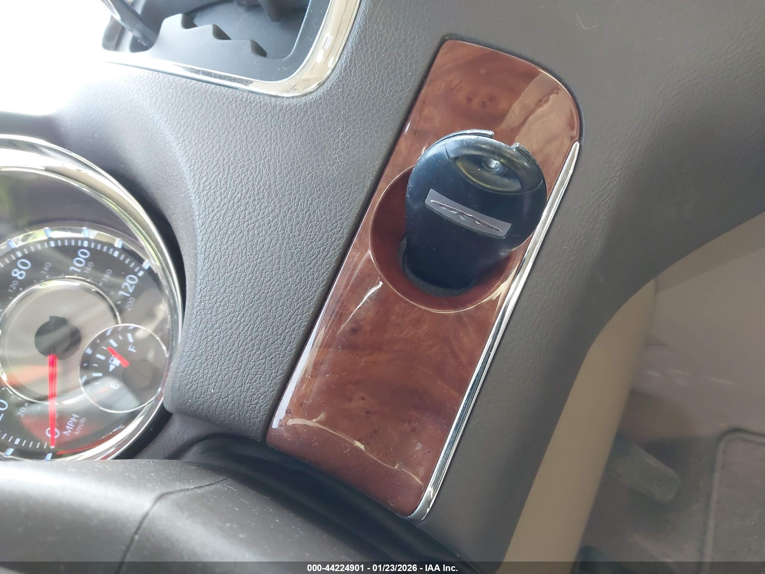 CHRYSLER TOWN image 11