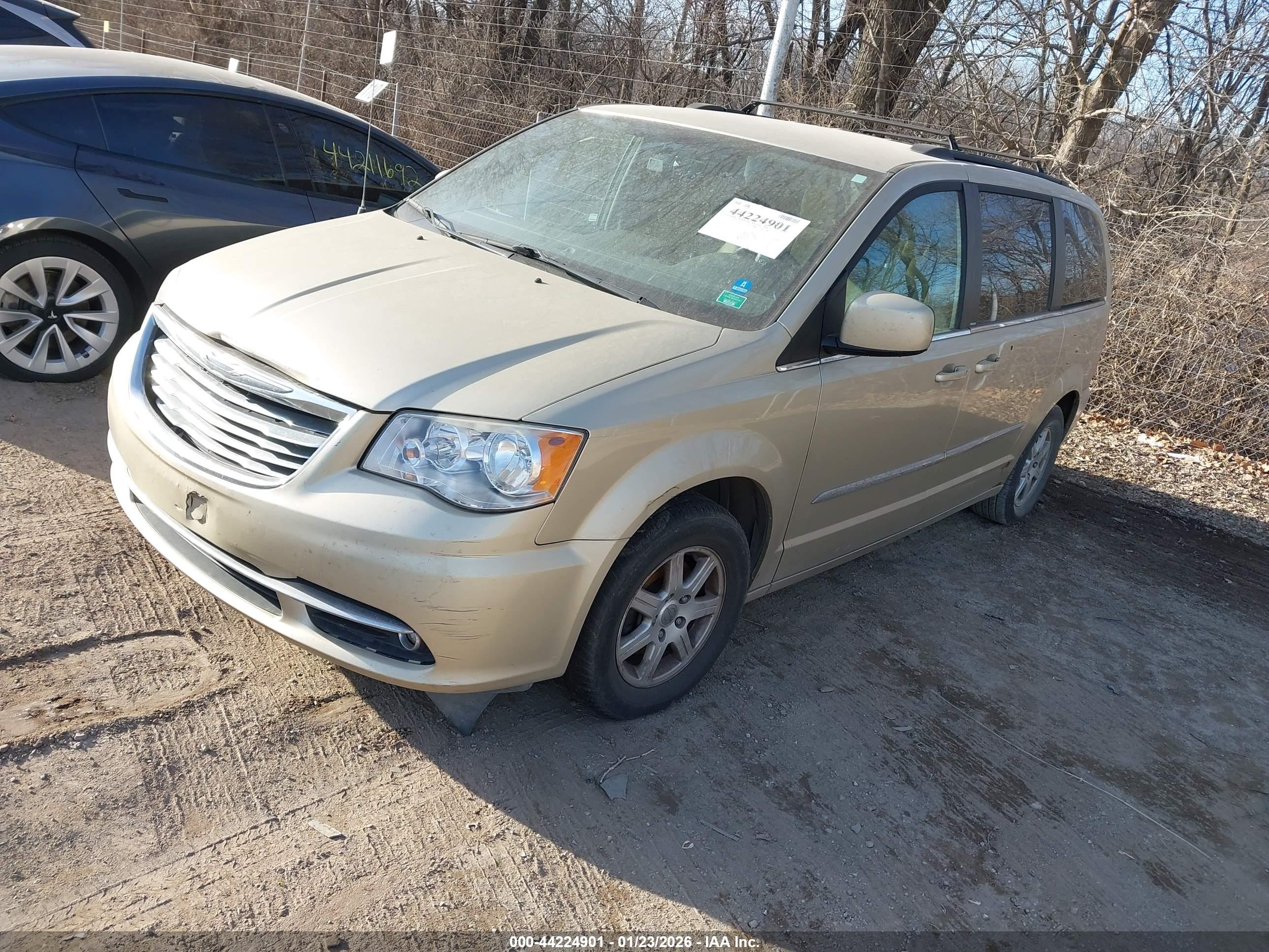 CHRYSLER TOWN image 2