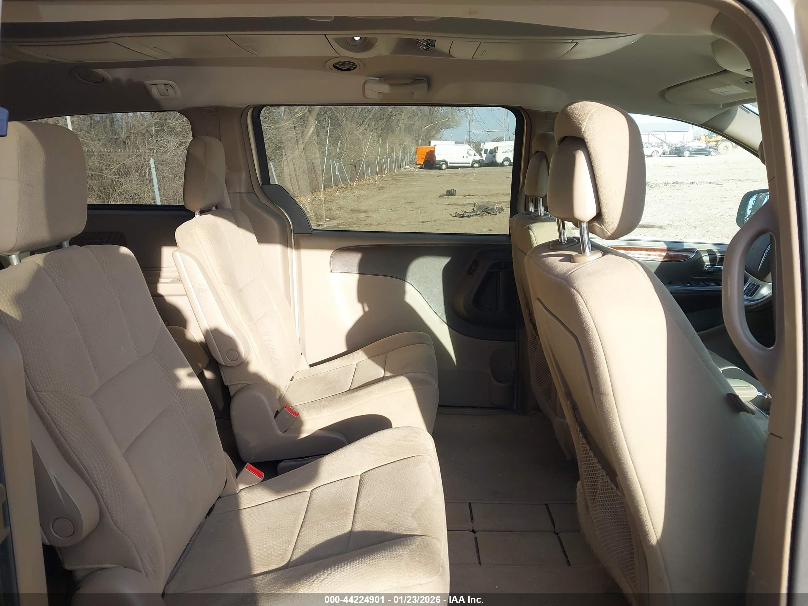 CHRYSLER TOWN image 8