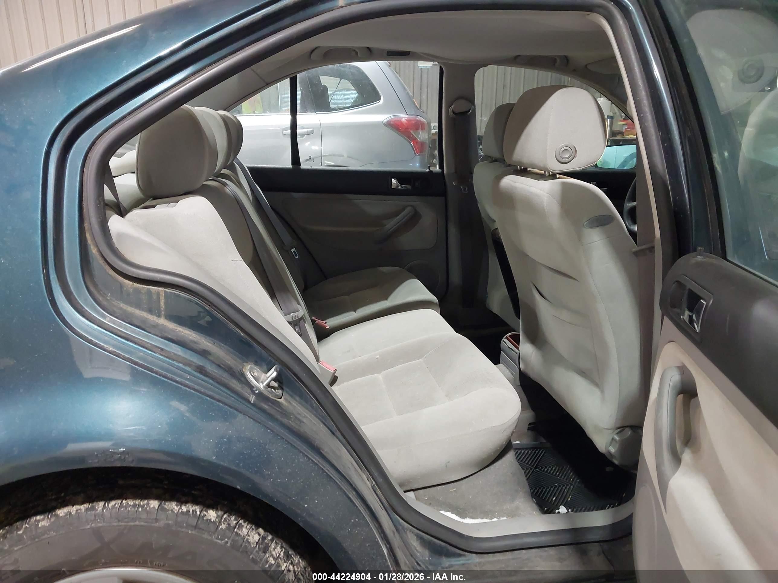 VOLKSWAGEN JETTA image 8
