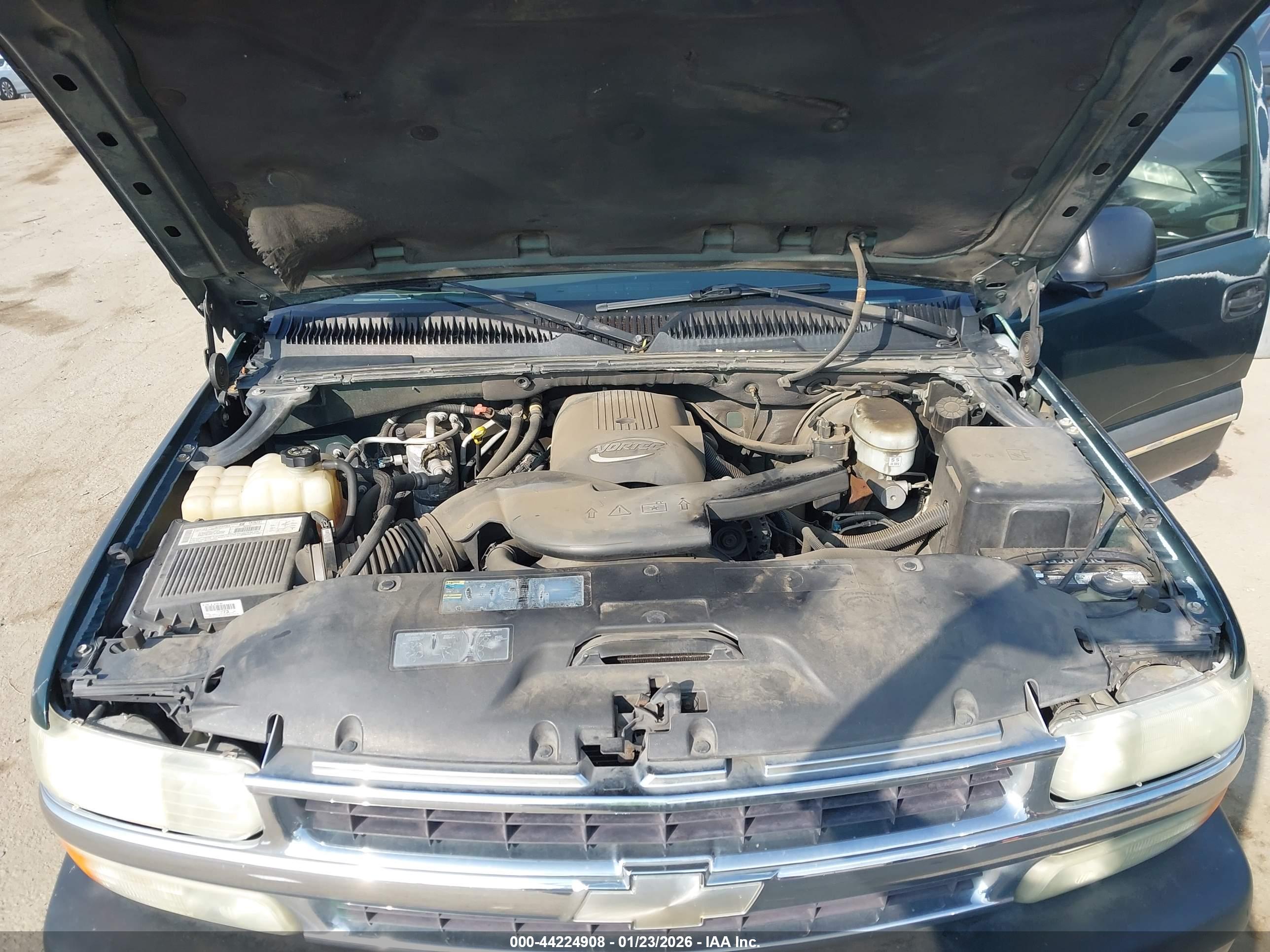 CHEVROLET SUBURBAN image 10