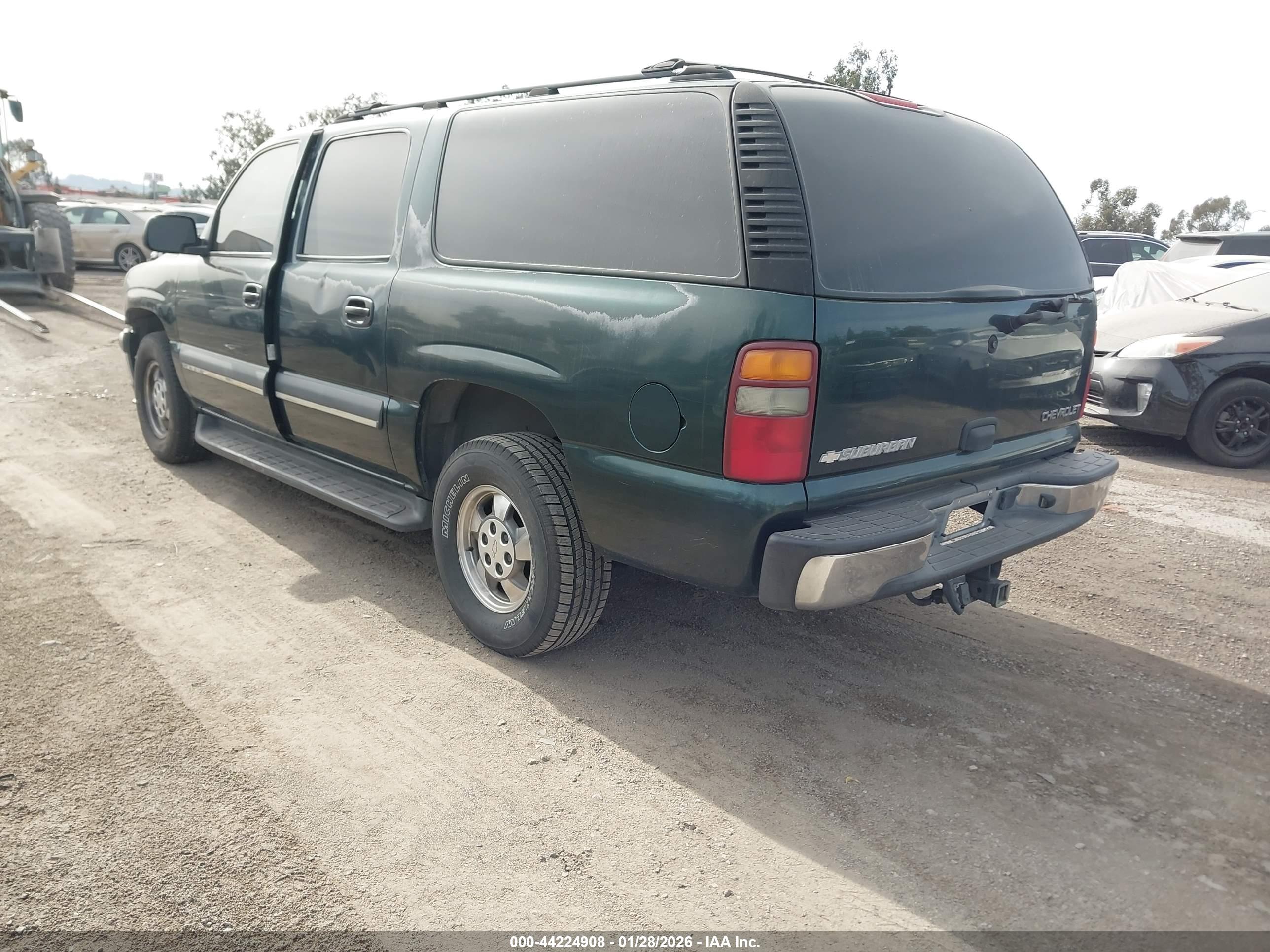 CHEVROLET SUBURBAN image 3