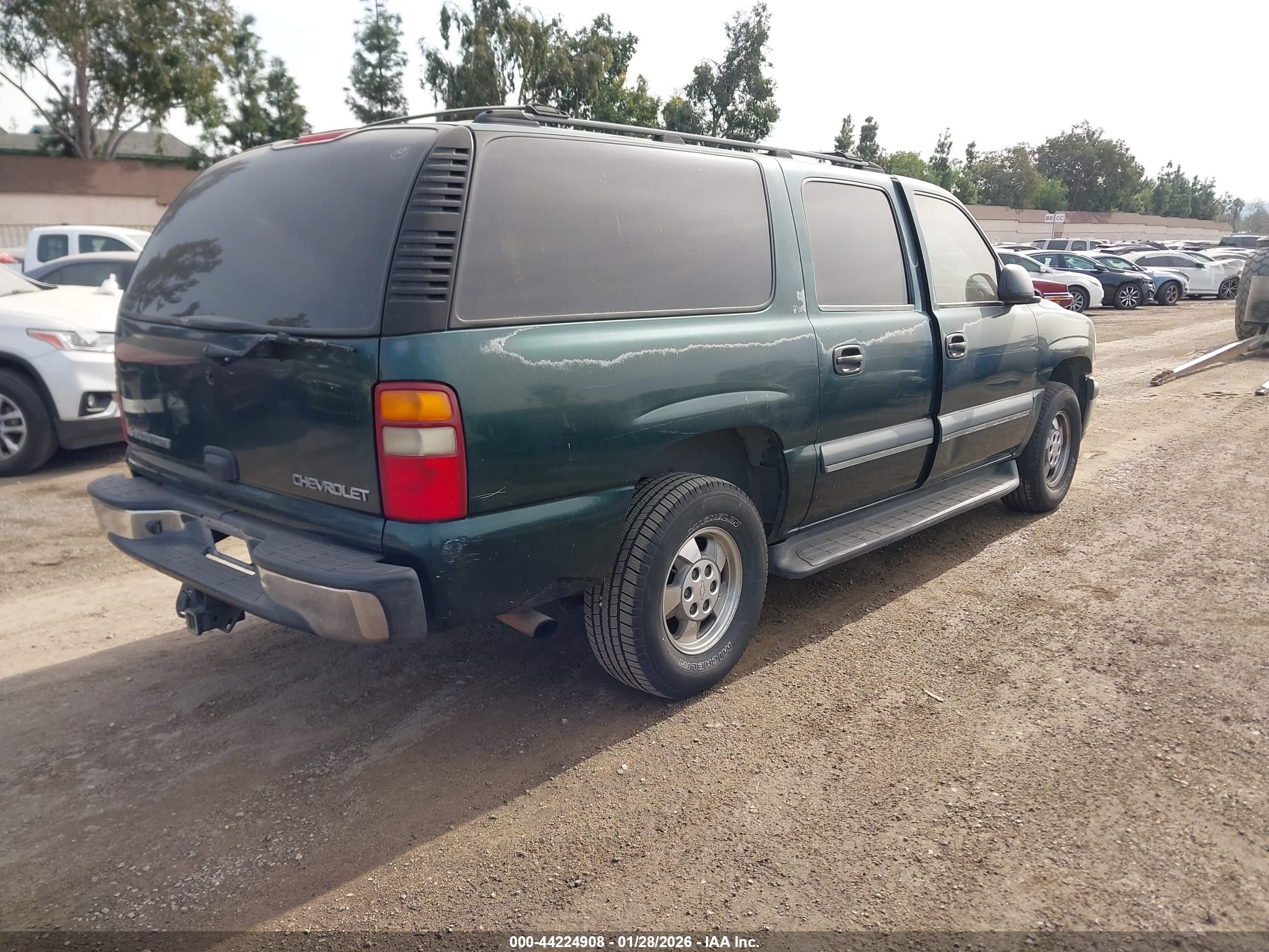 CHEVROLET SUBURBAN image 4