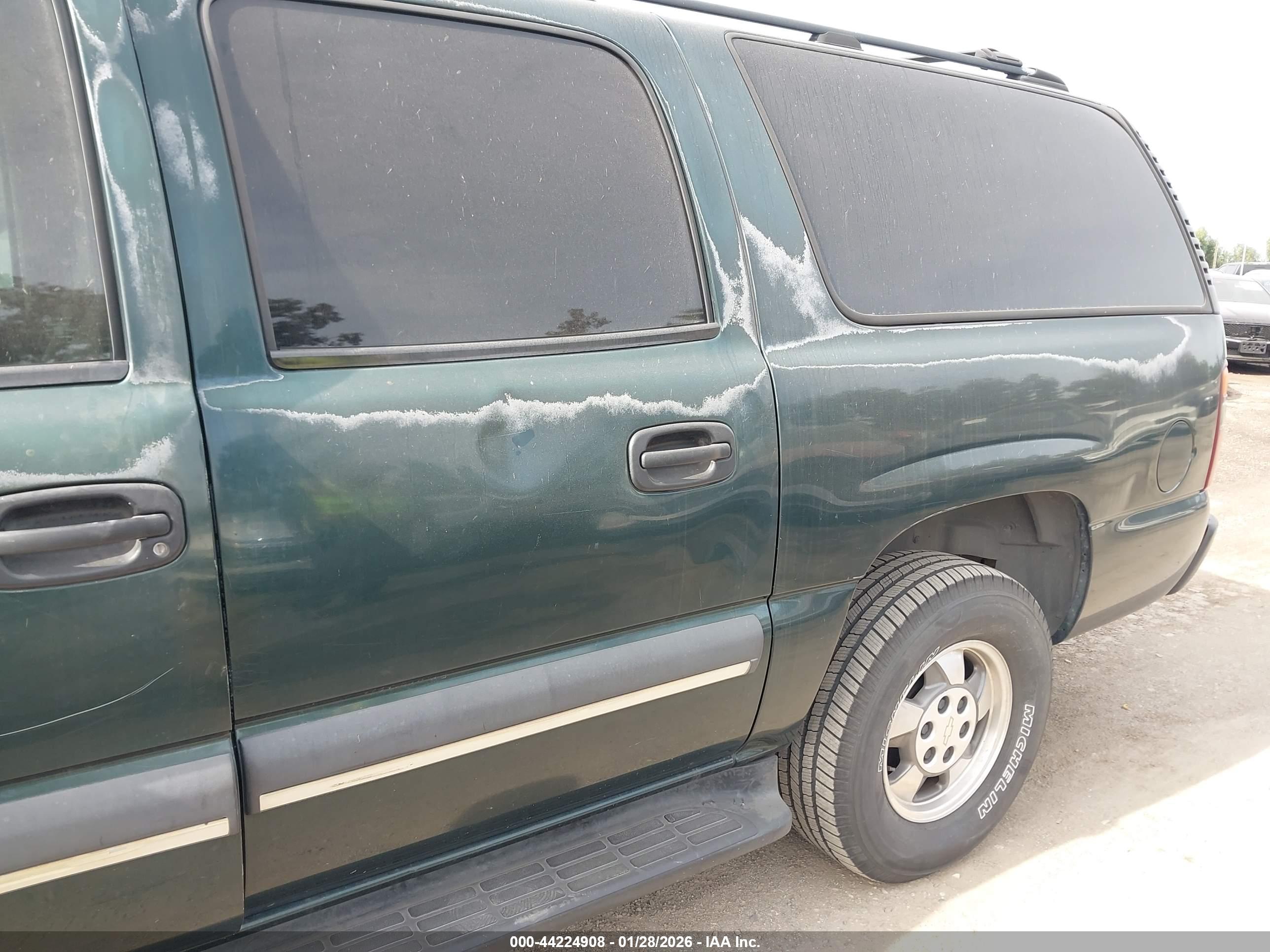 CHEVROLET SUBURBAN image 6