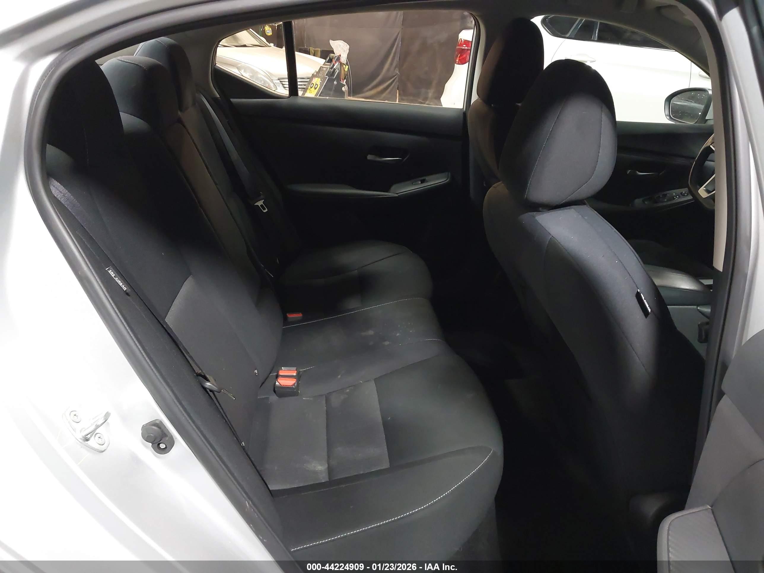 NISSAN SENTRA image 8