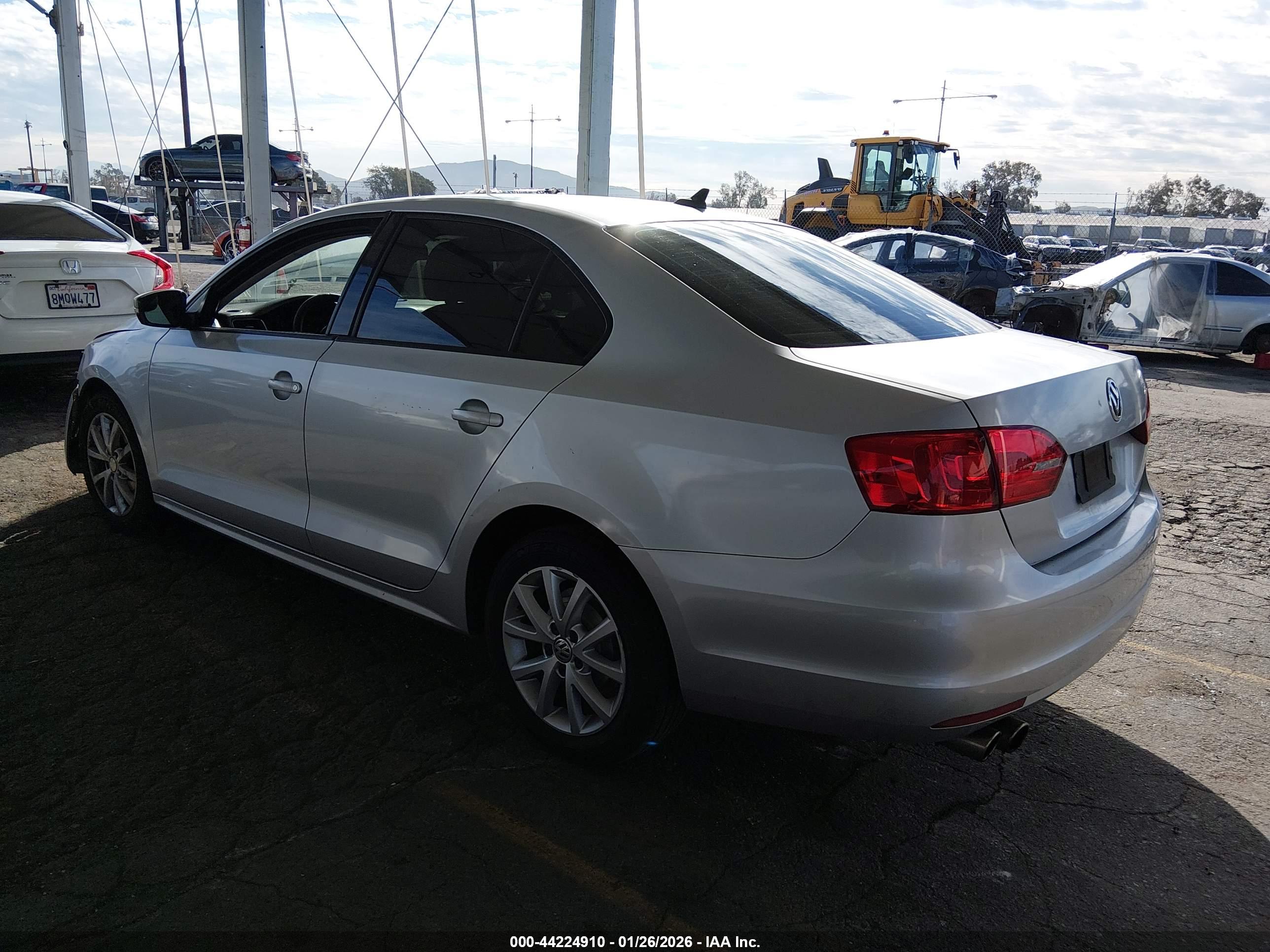 VOLKSWAGEN JETTA image 3