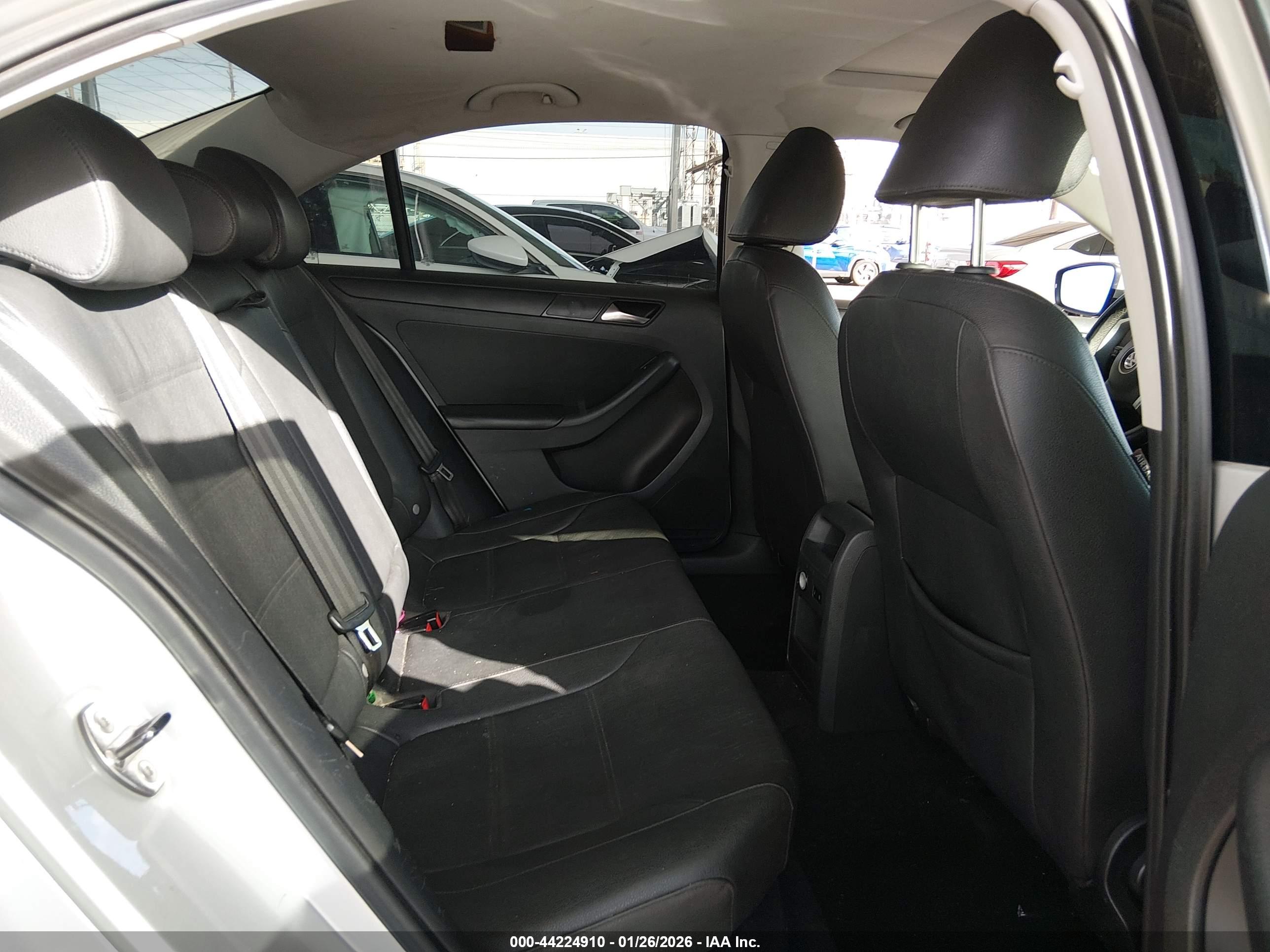 VOLKSWAGEN JETTA image 8