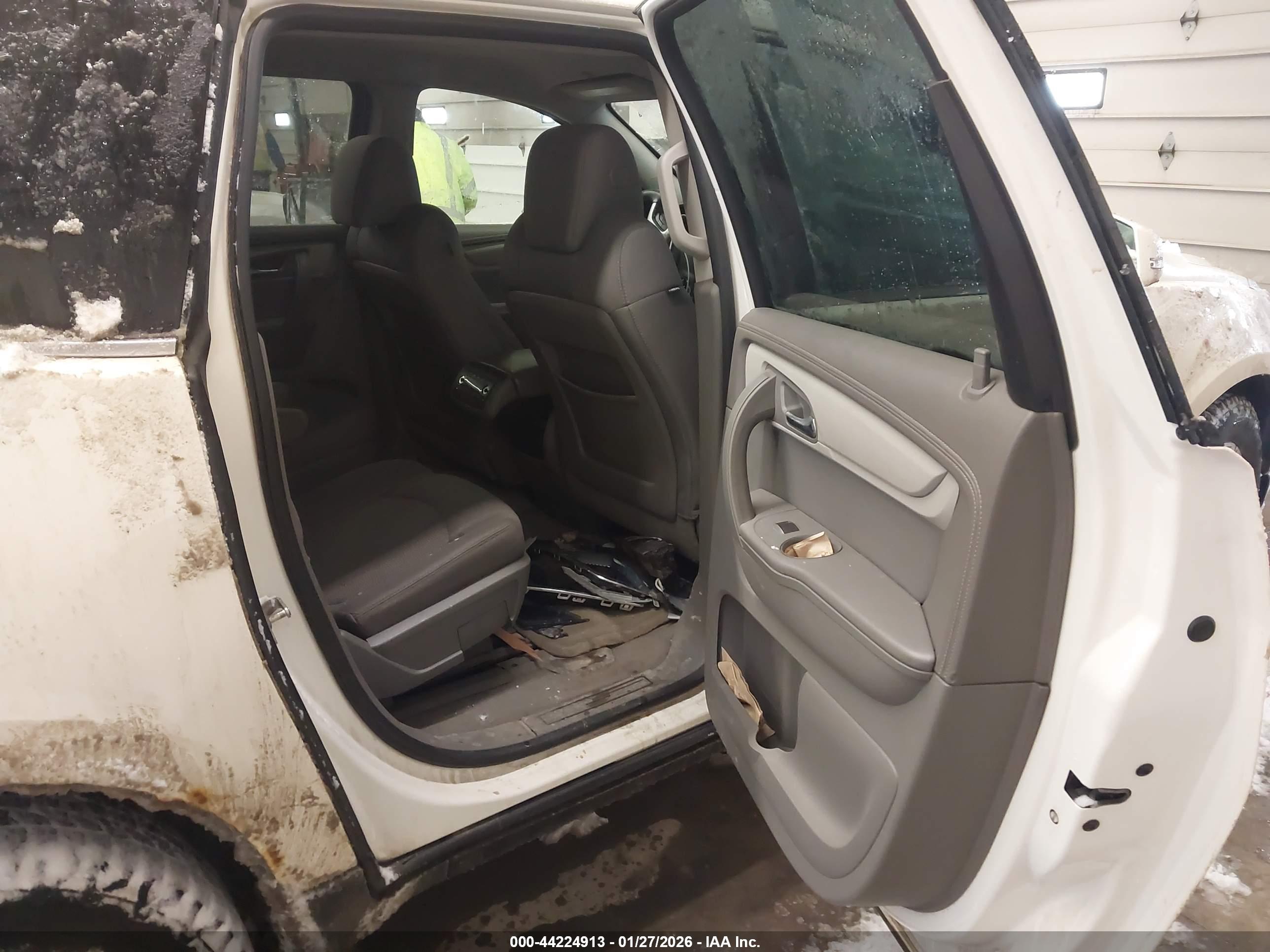 CHEVROLET TRAVERSE image 8
