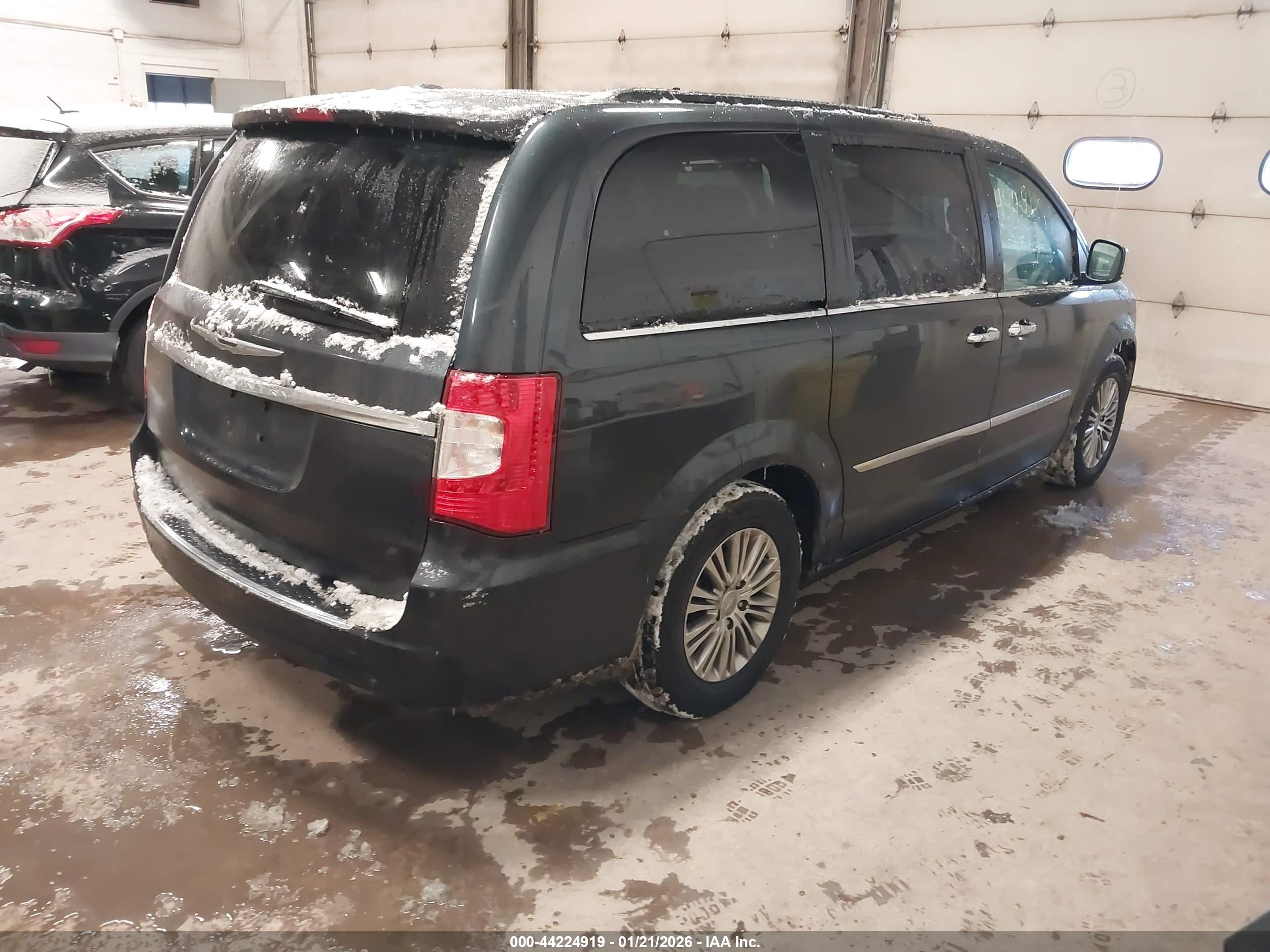 CHRYSLER TOWN image 4