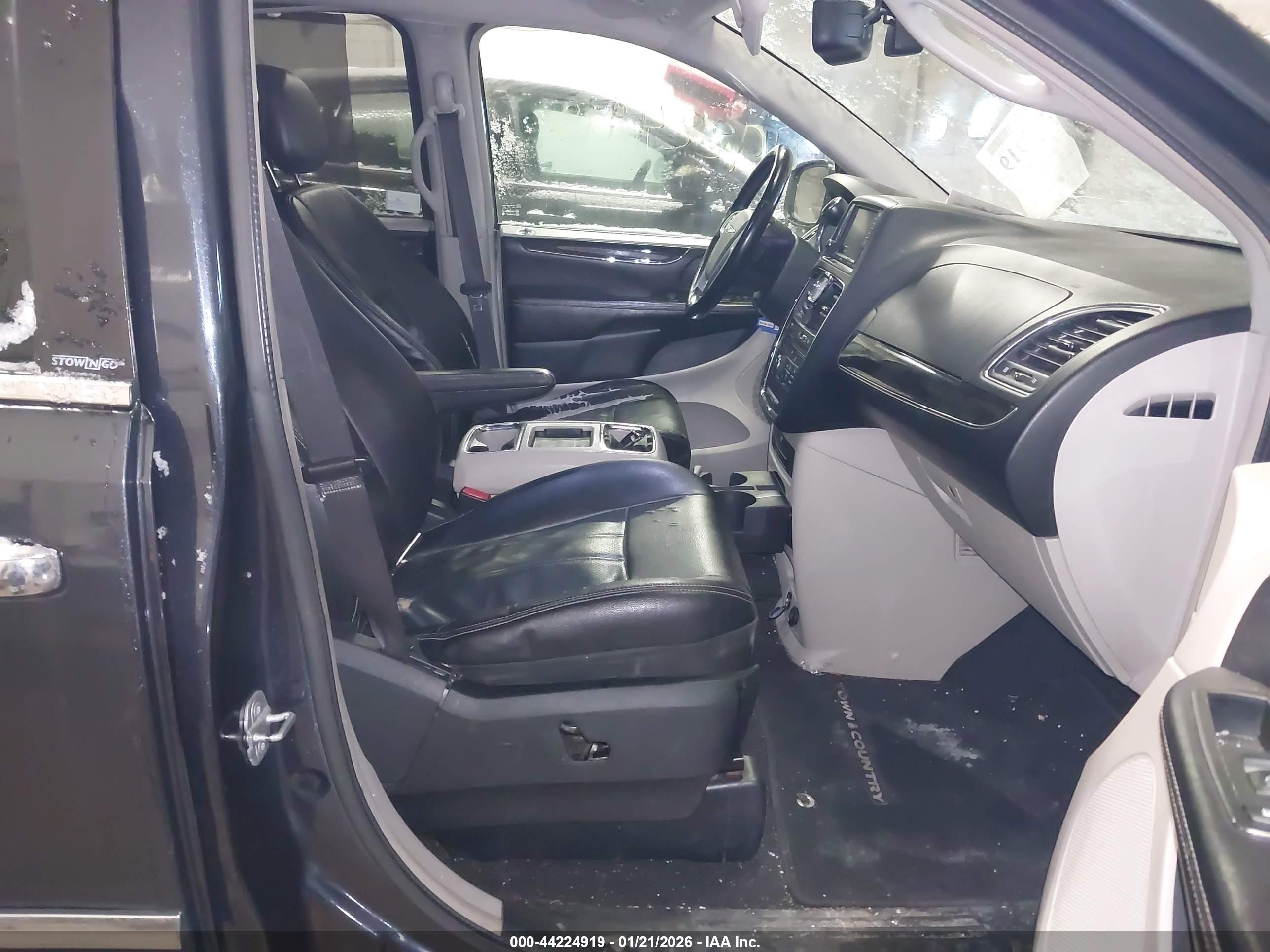 CHRYSLER TOWN image 5