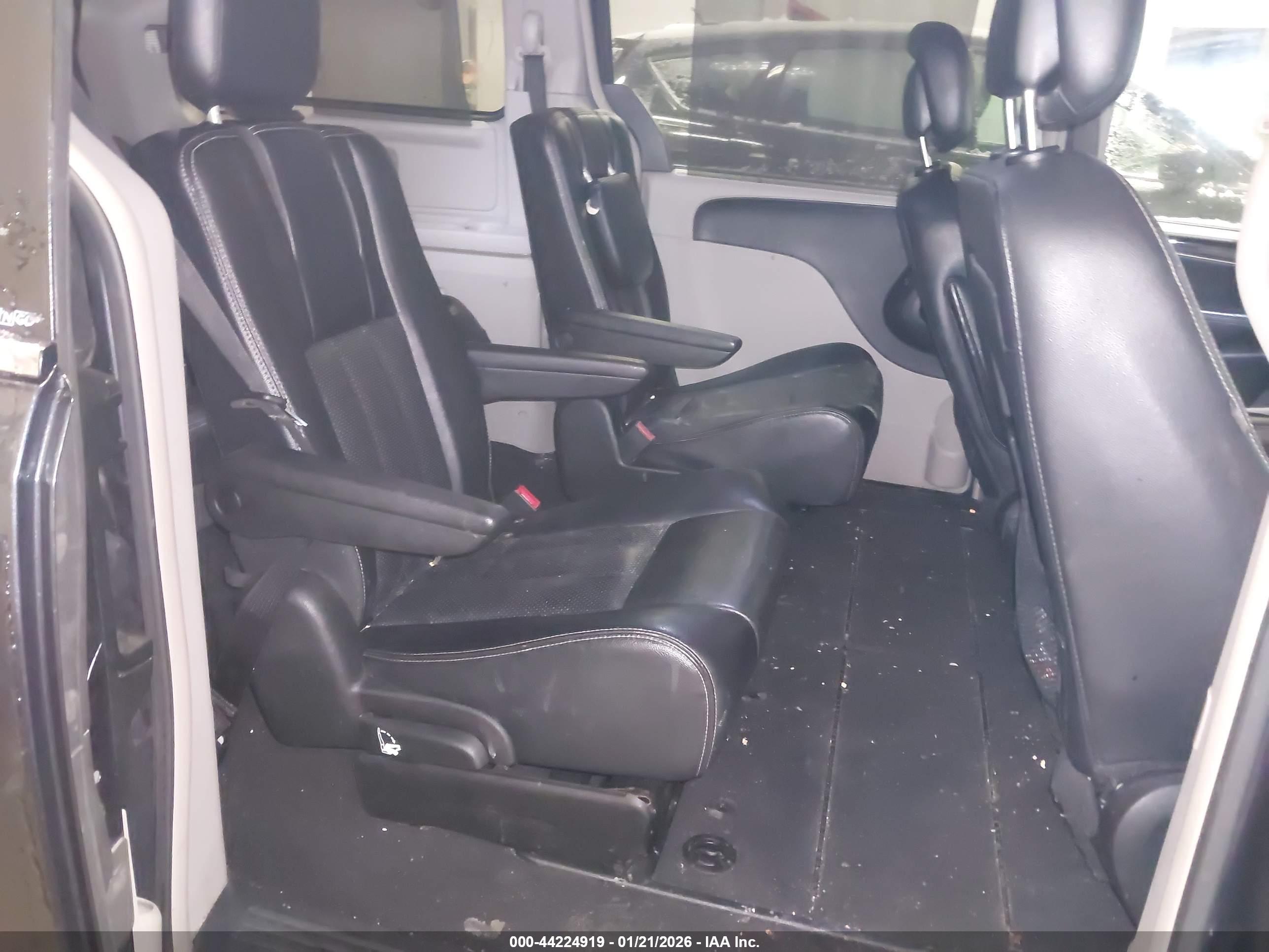 CHRYSLER TOWN image 8