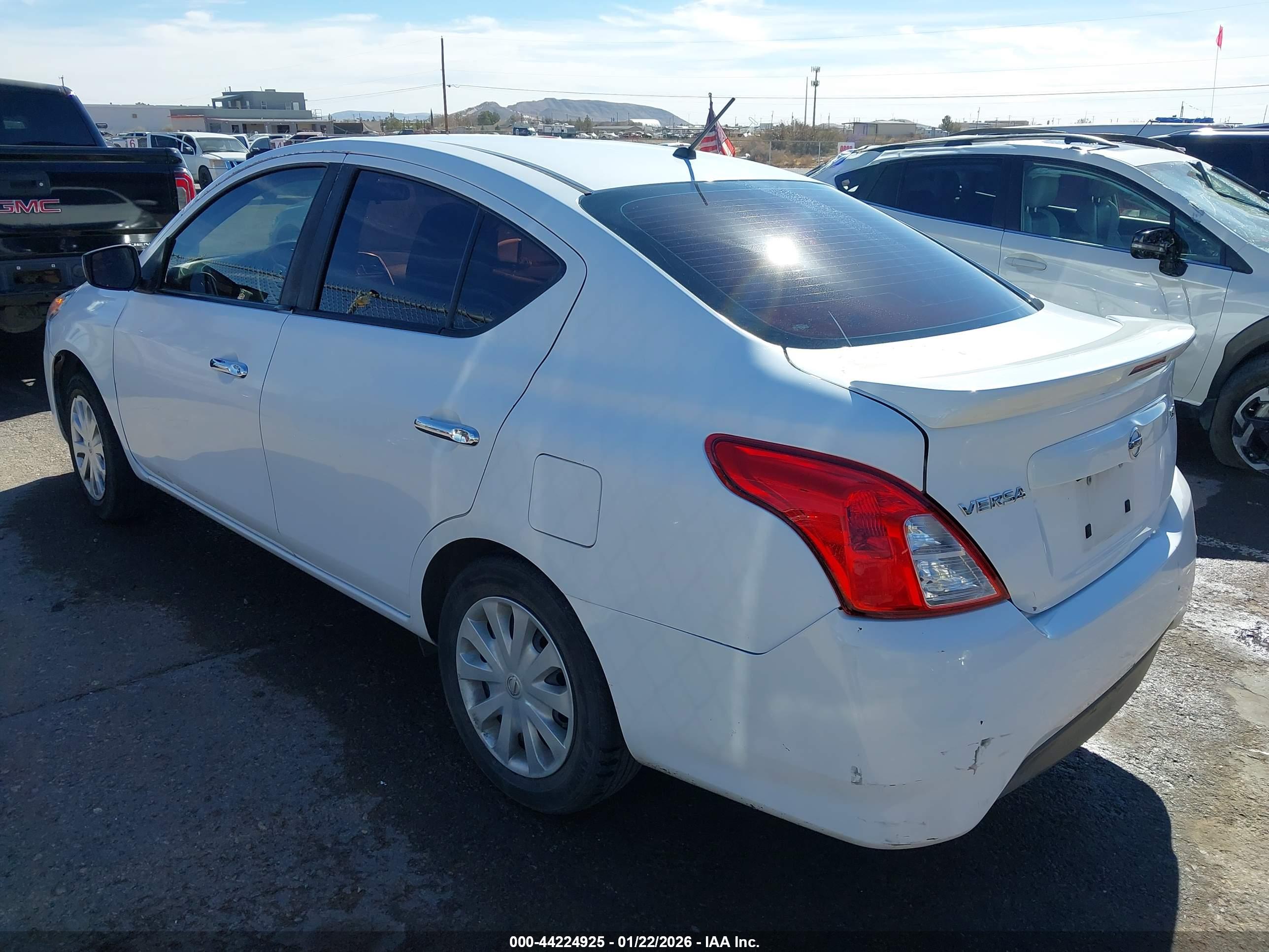 NISSAN VERSA image 3