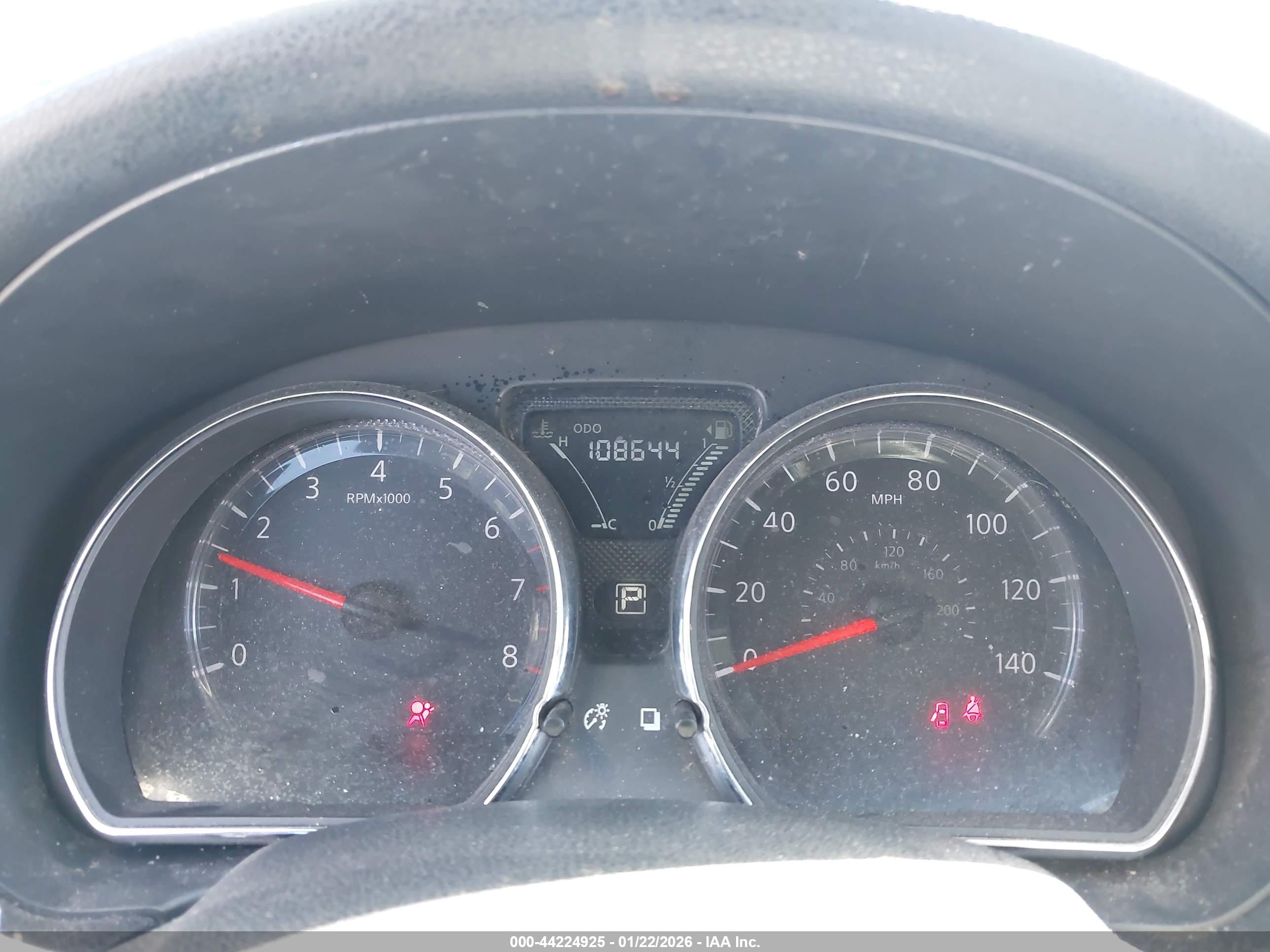 NISSAN VERSA image 7