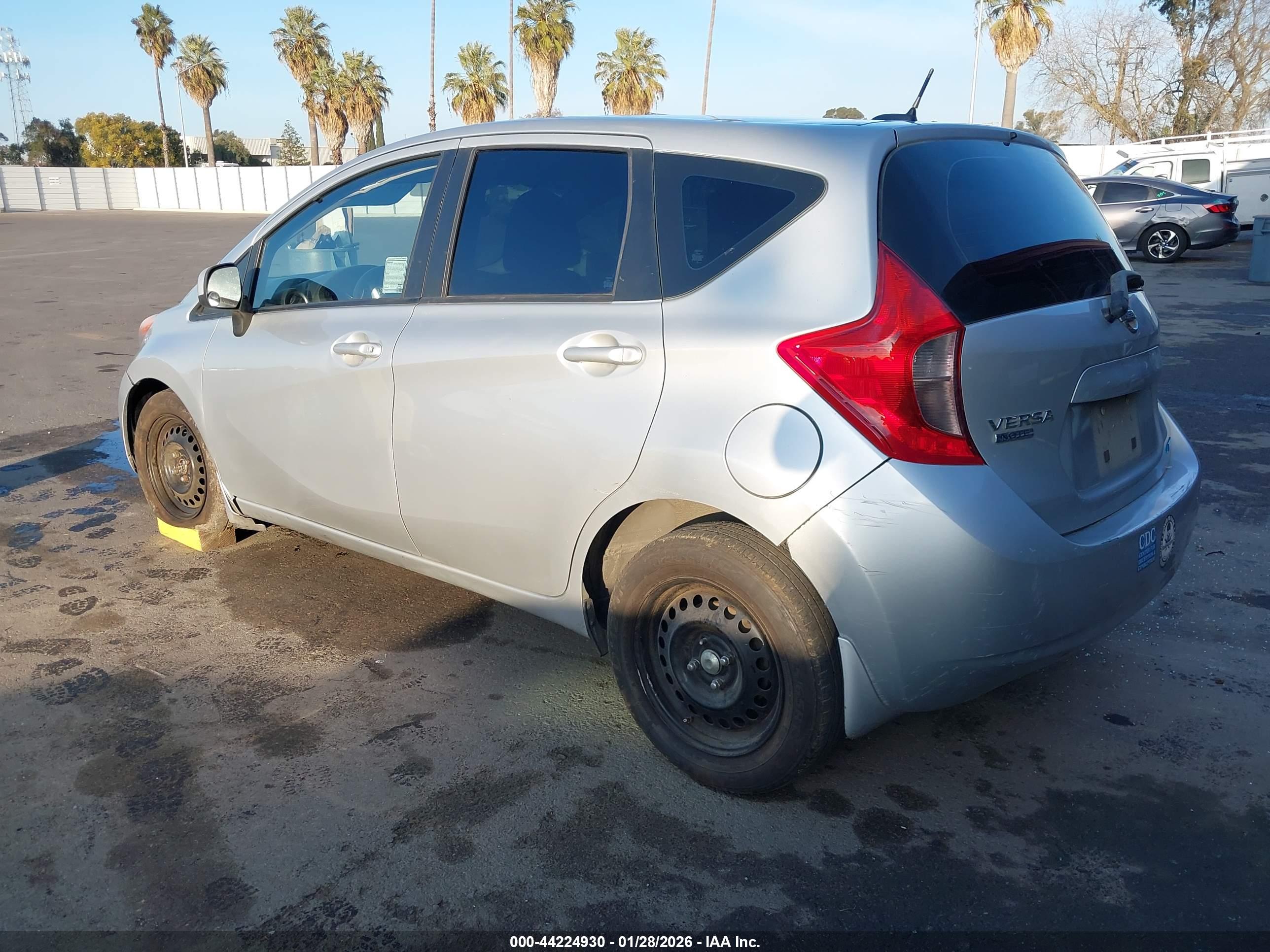 NISSAN VERSA image 3
