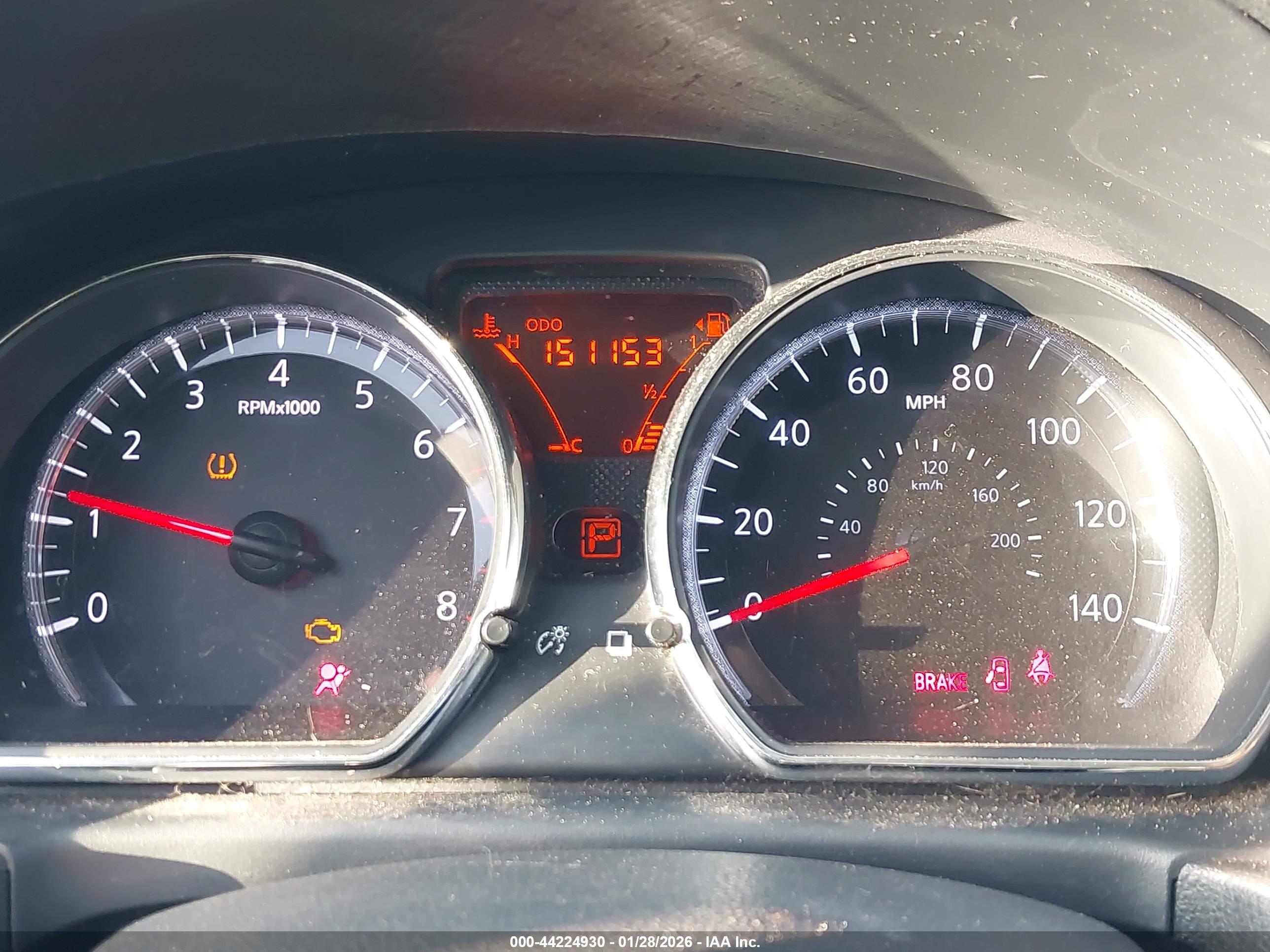 NISSAN VERSA image 7