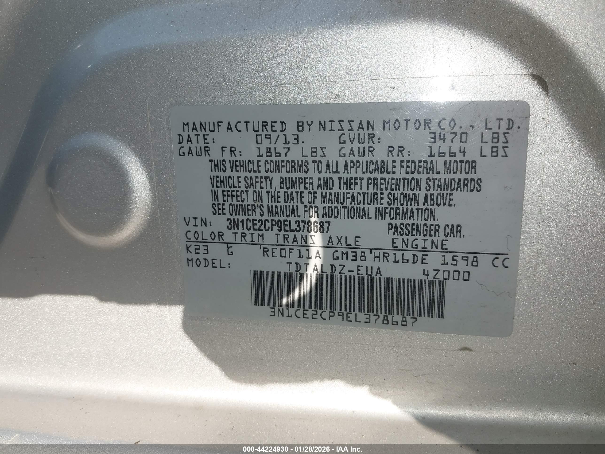 NISSAN VERSA image 9