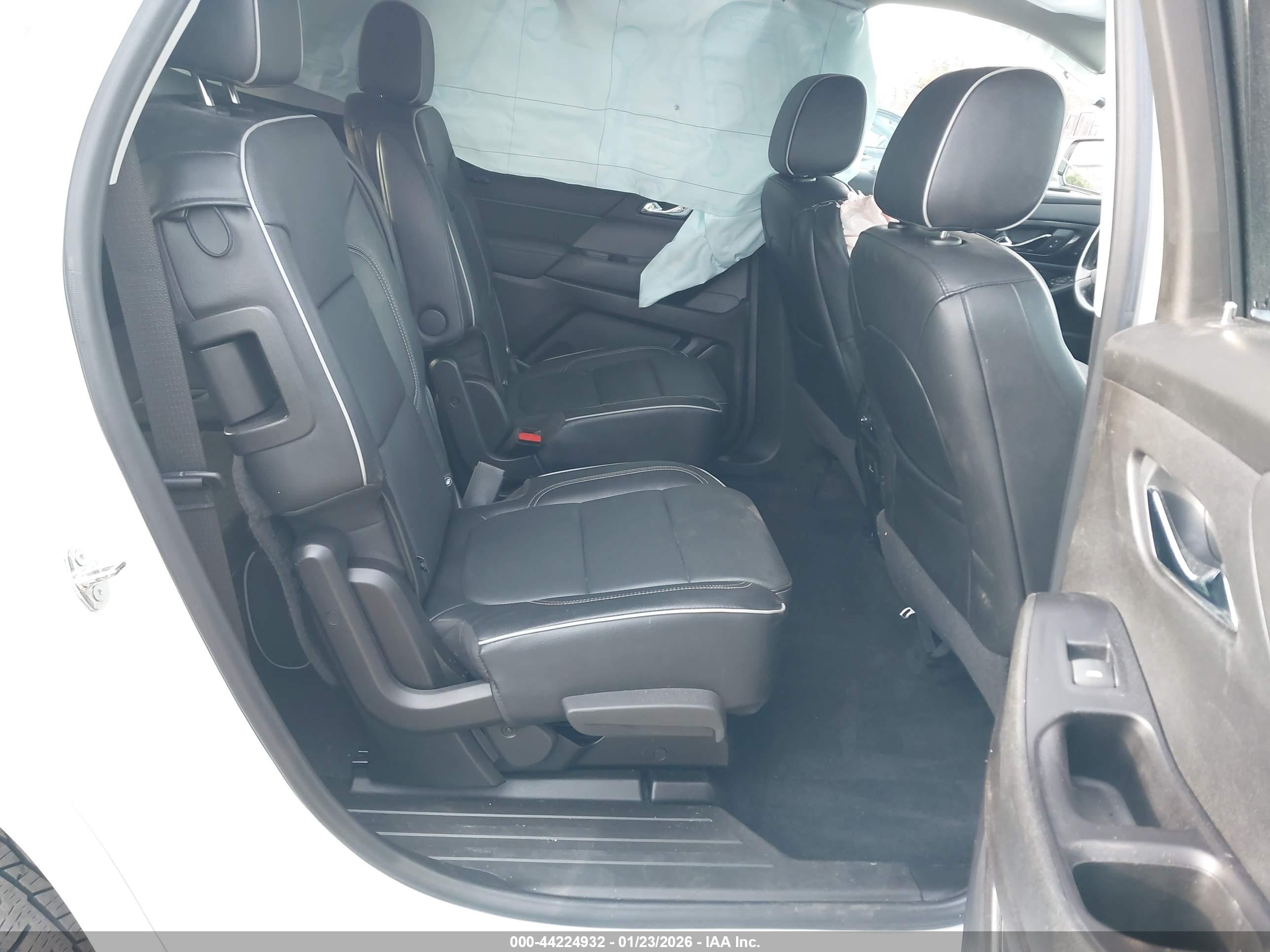 CHEVROLET TRAVERSE image 8