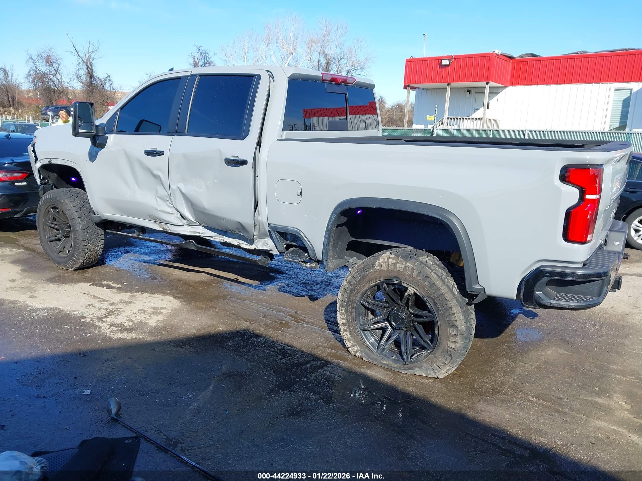 CHEVROLET SILVERADO image 3