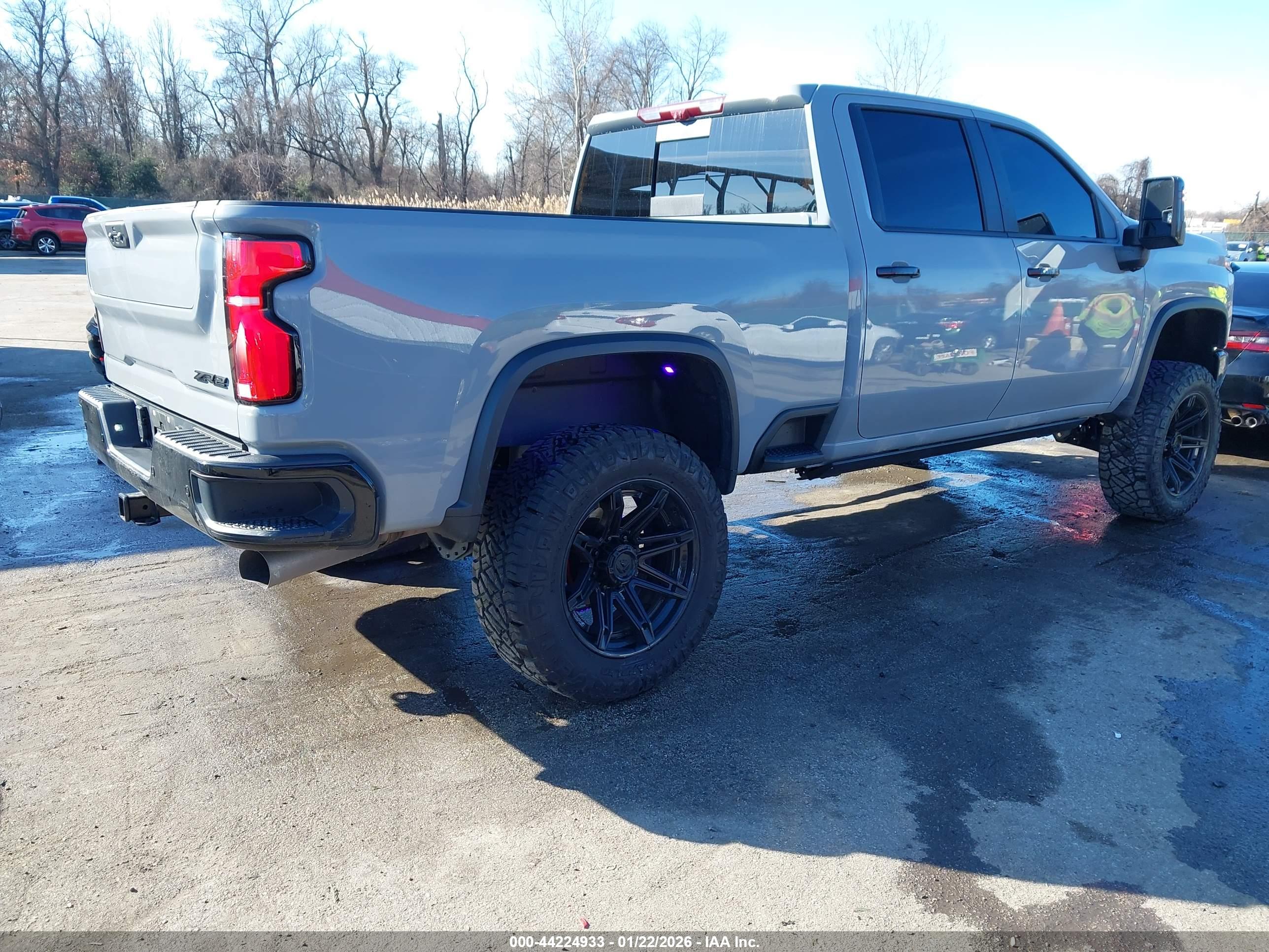 CHEVROLET SILVERADO image 4