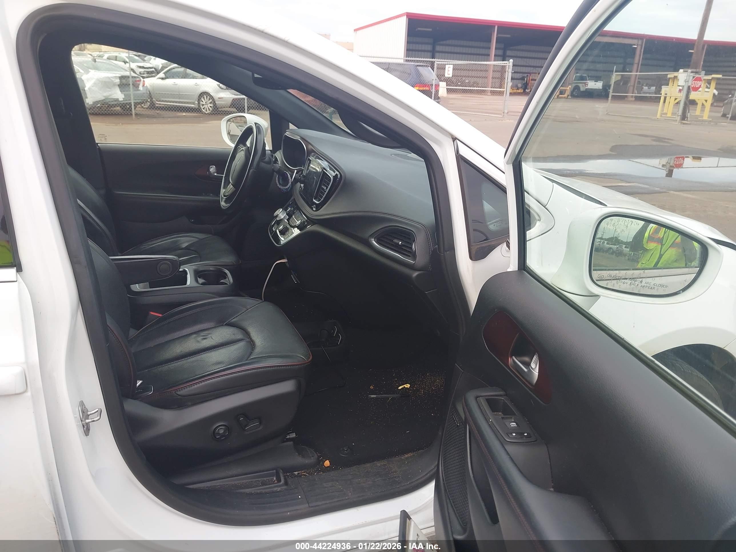CHRYSLER PACIFICA image 5