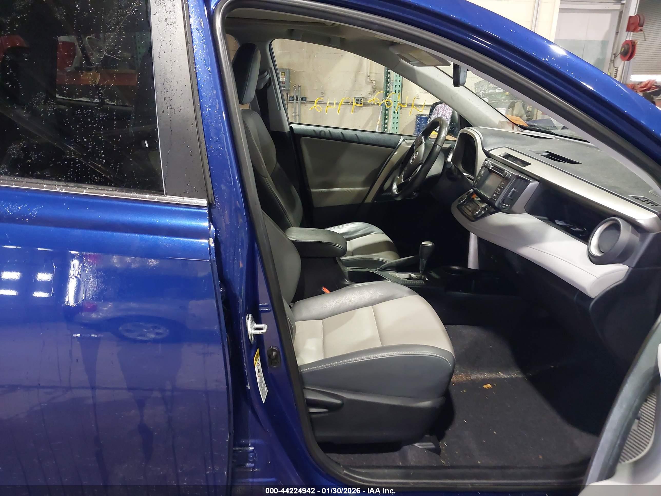 TOYOTA RAV4 image 5