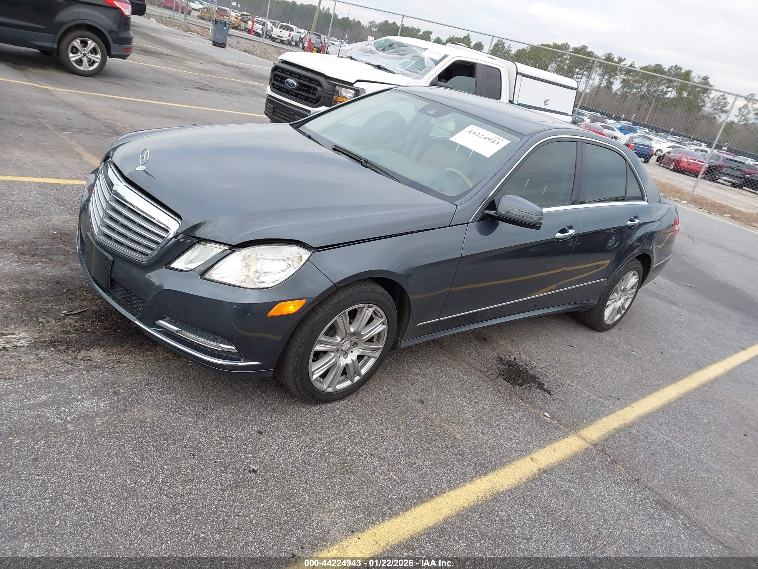 MERCEDES-BENZ E image 2