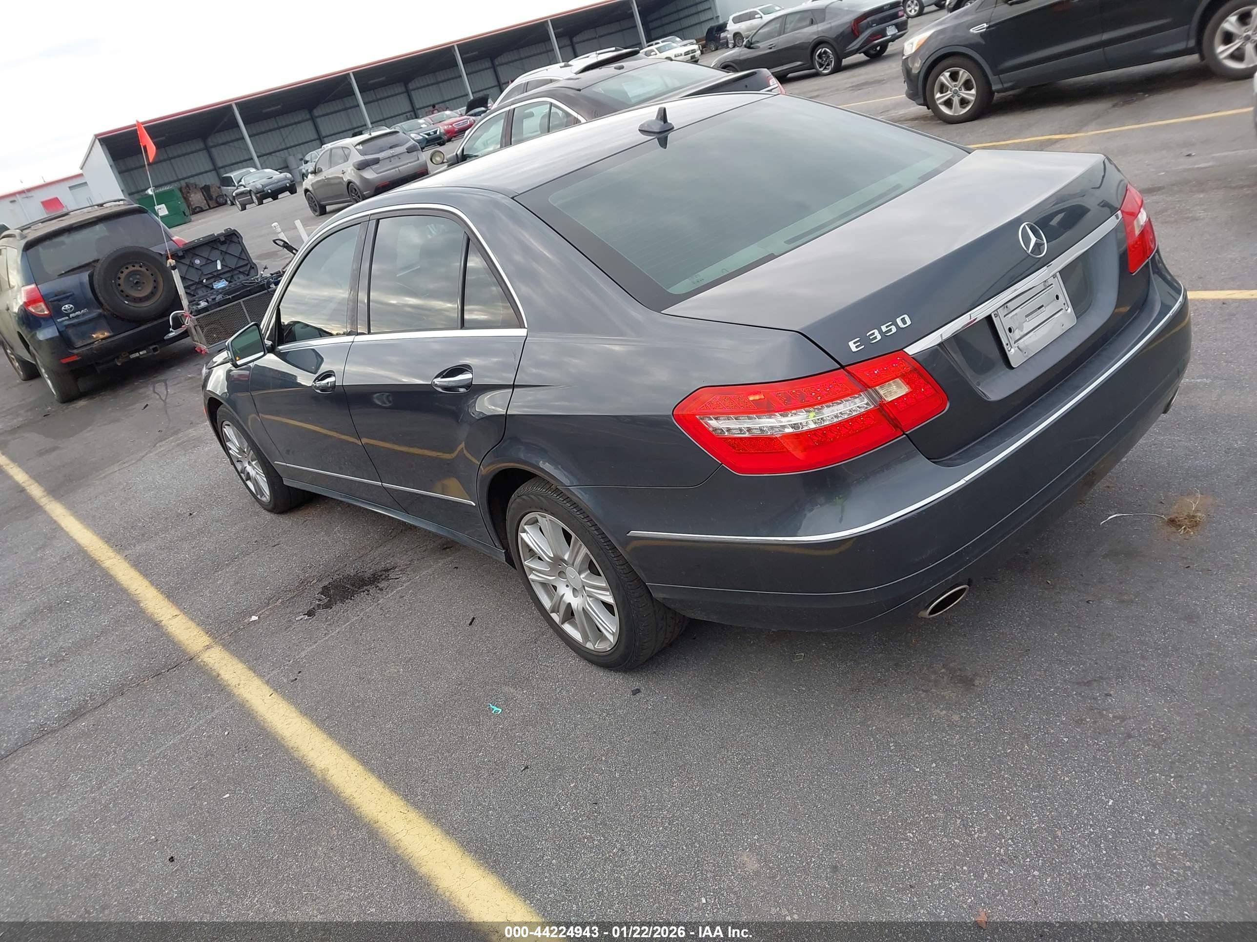 MERCEDES-BENZ E image 3