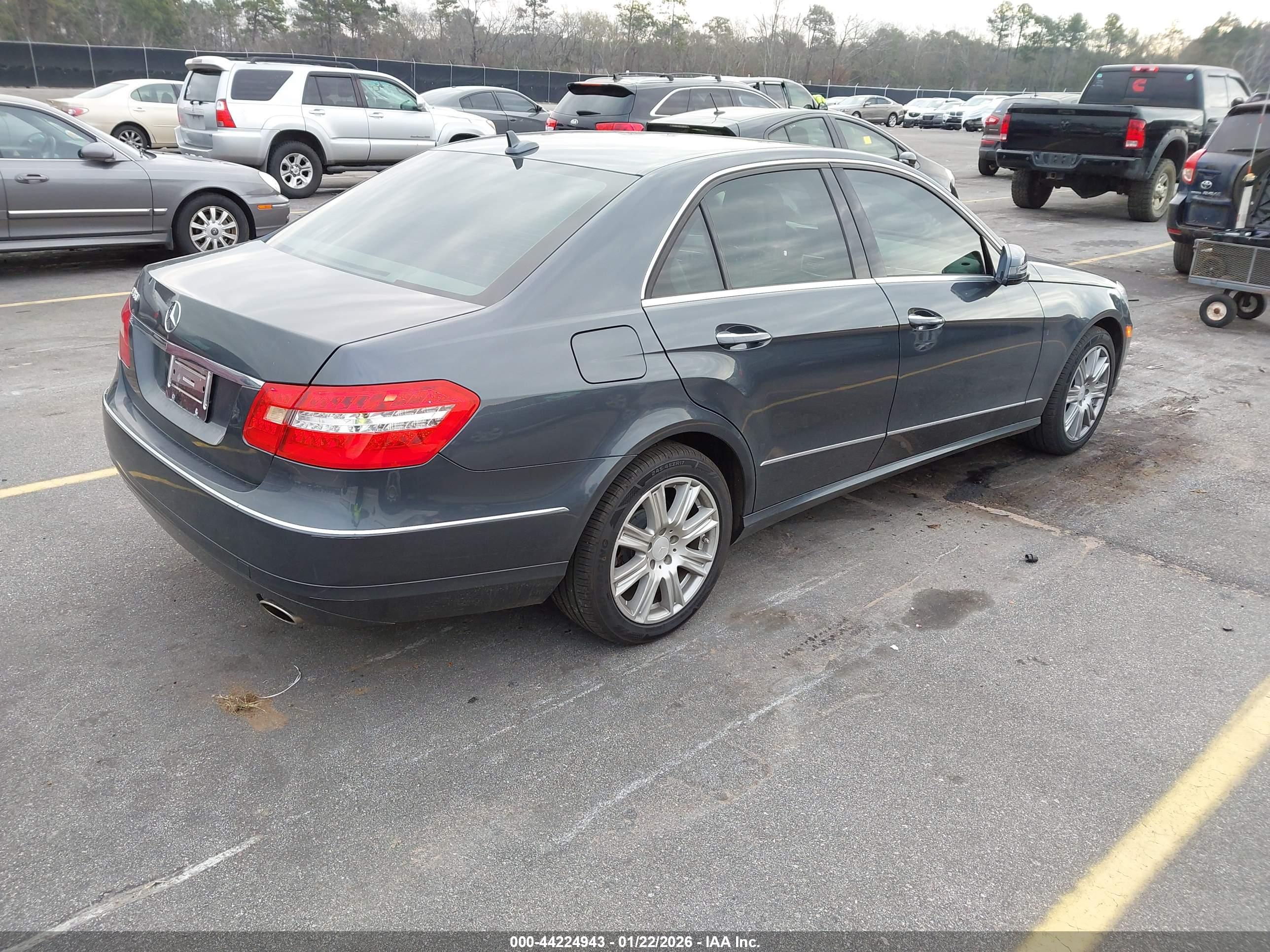 MERCEDES-BENZ E image 4