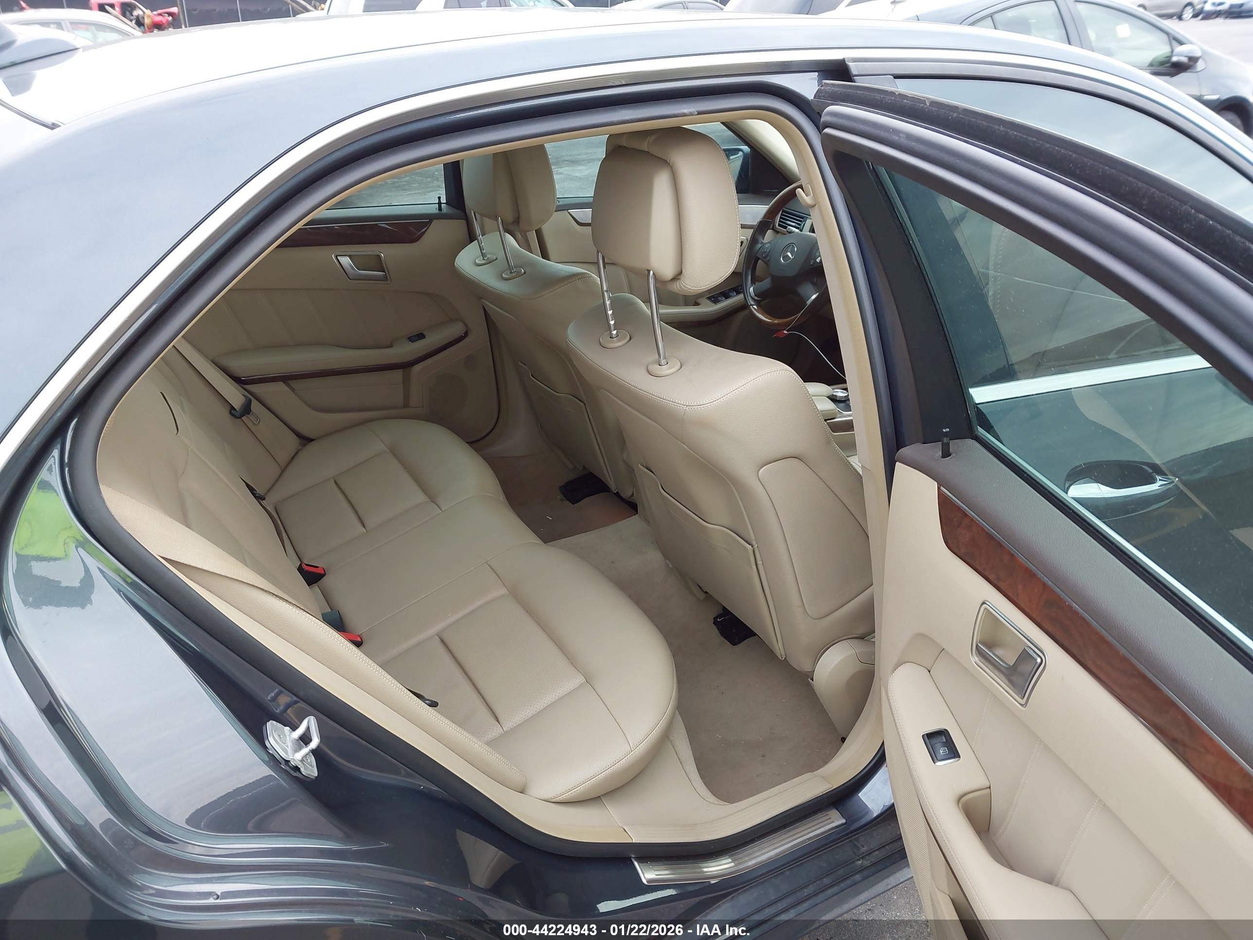 MERCEDES-BENZ E image 8