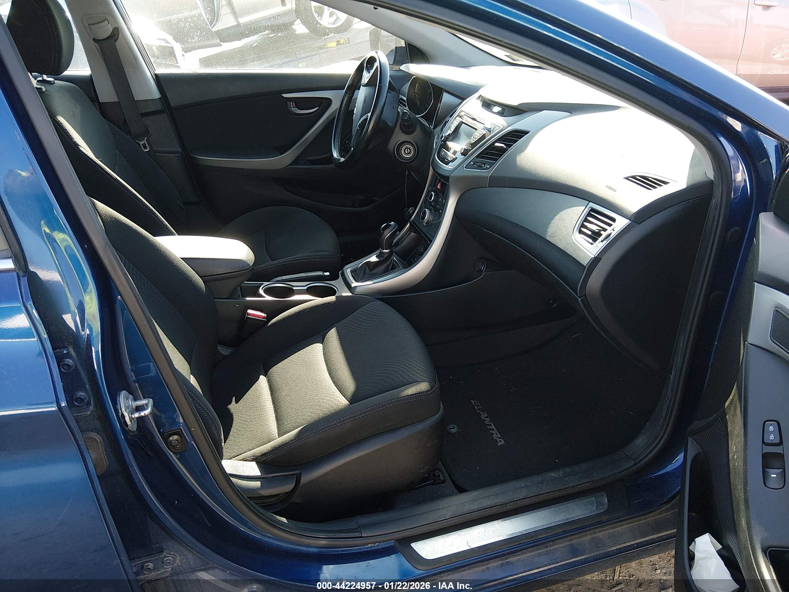 HYUNDAI ELANTRA image 5