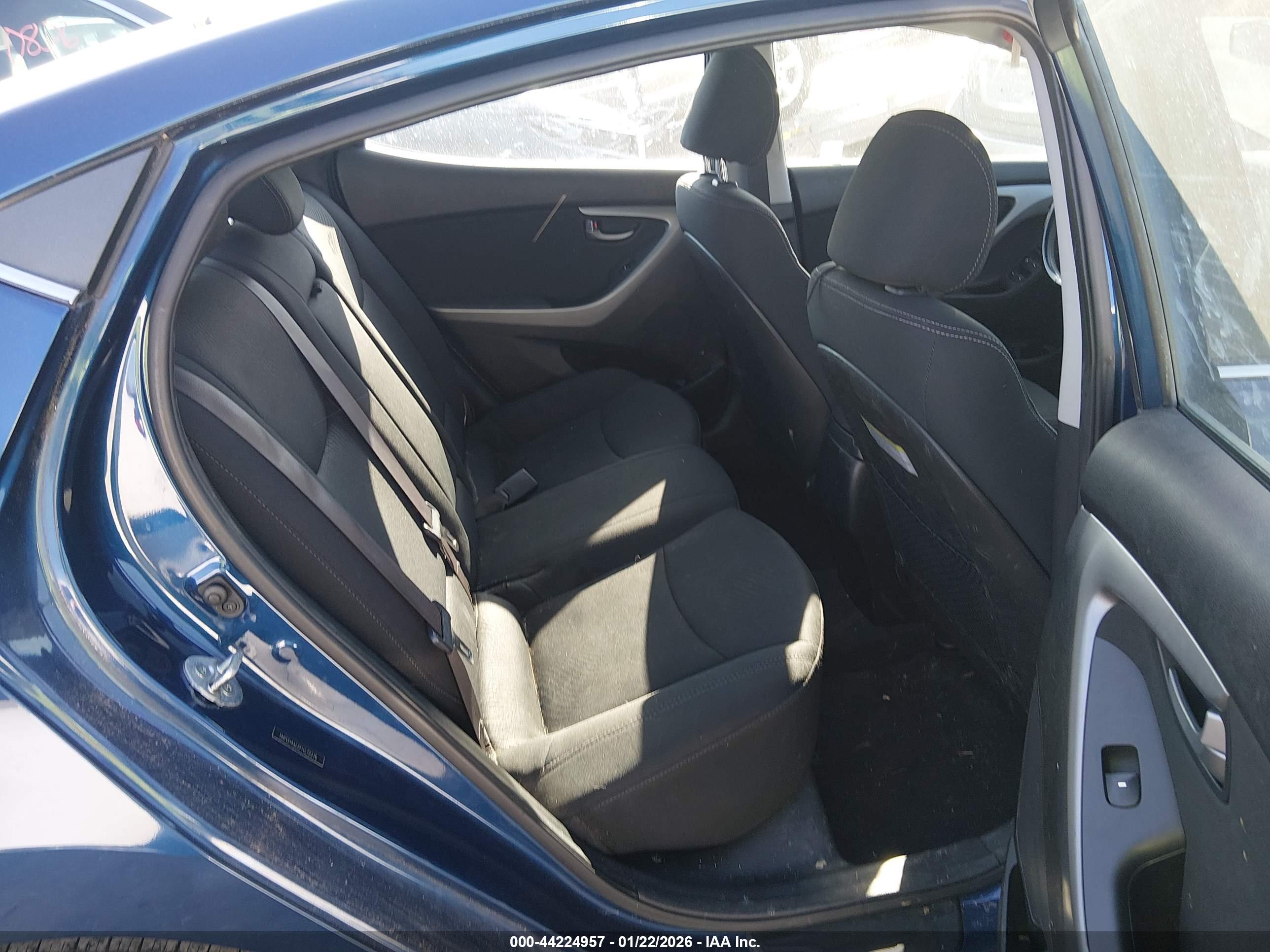 HYUNDAI ELANTRA image 8