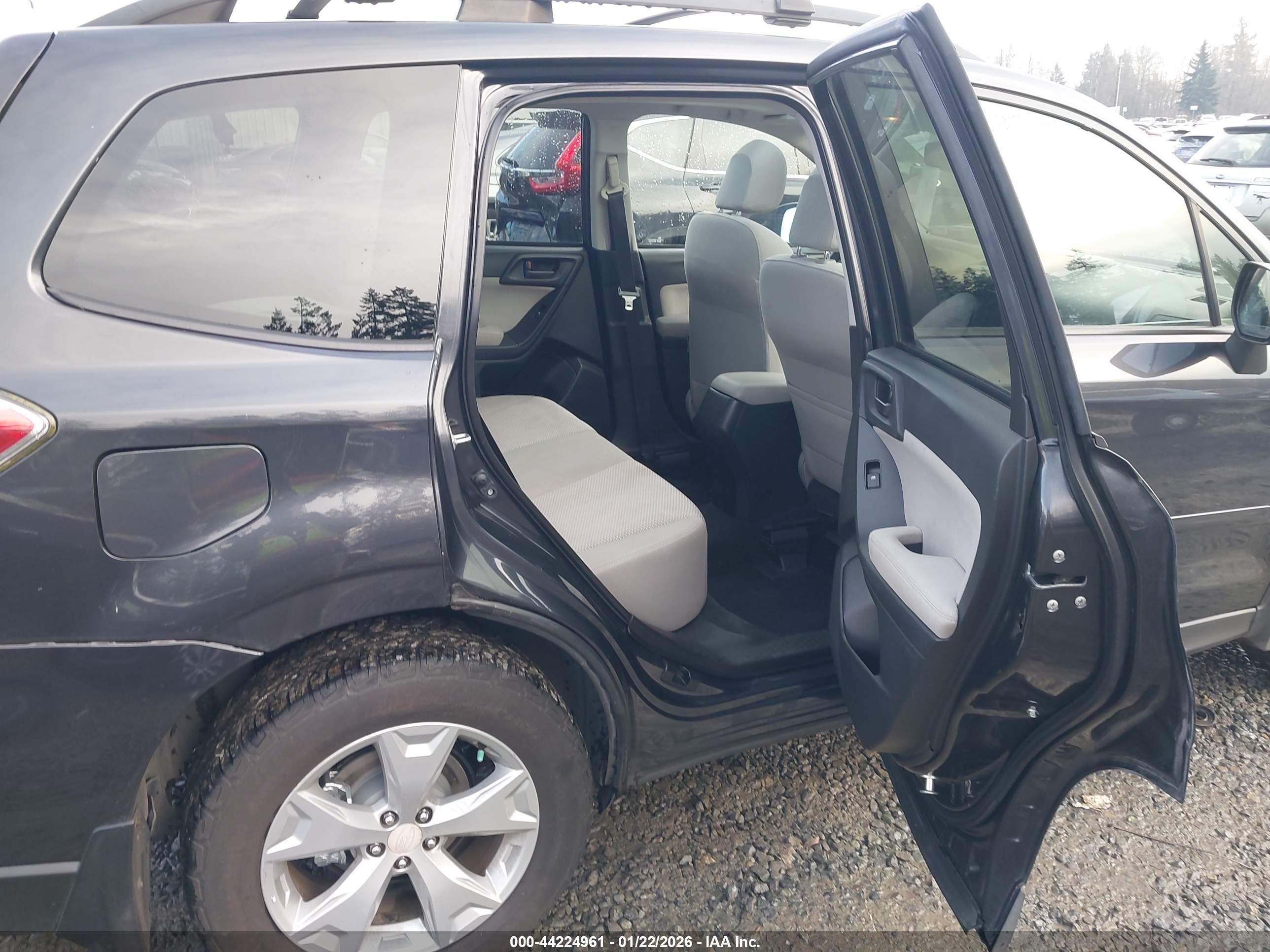 SUBARU FORESTER image 8