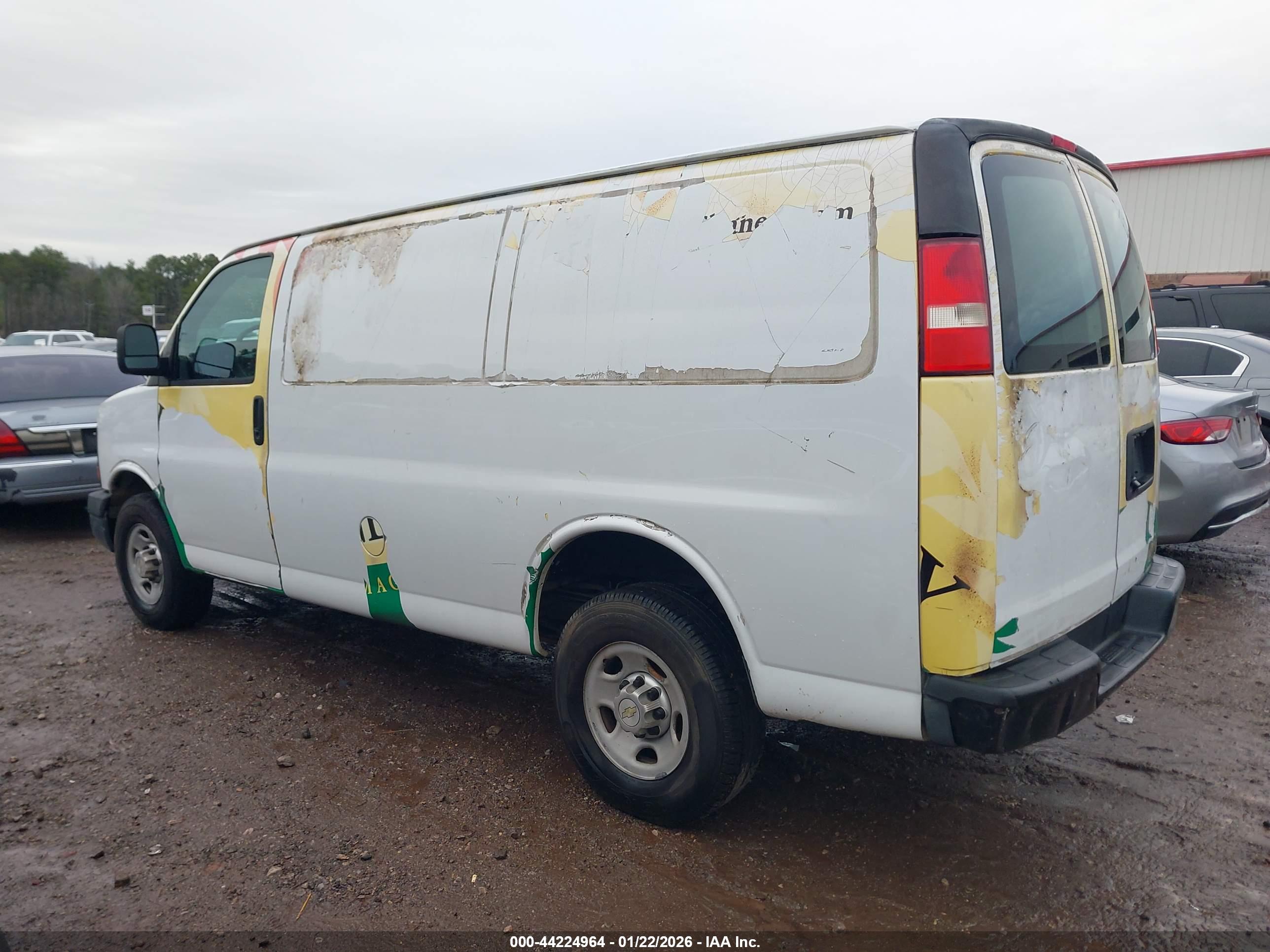 CHEVROLET EXPRESS image 3