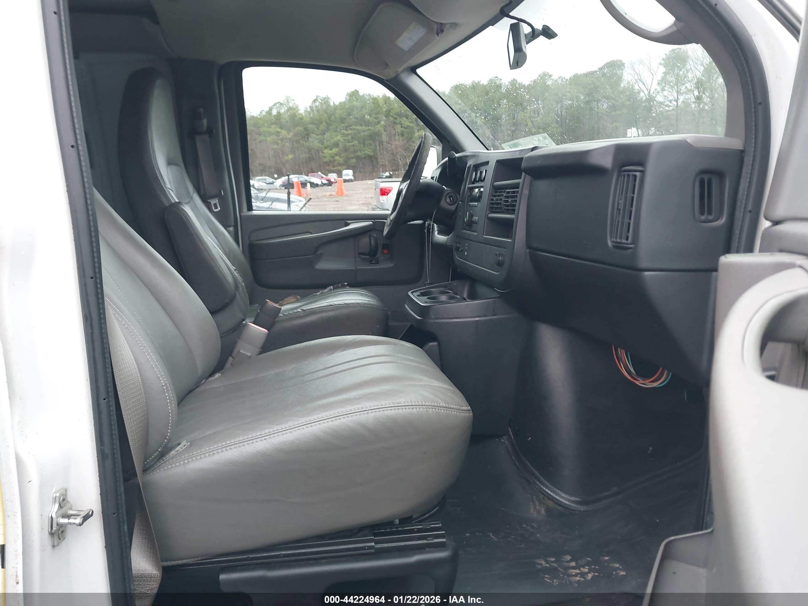 CHEVROLET EXPRESS image 5