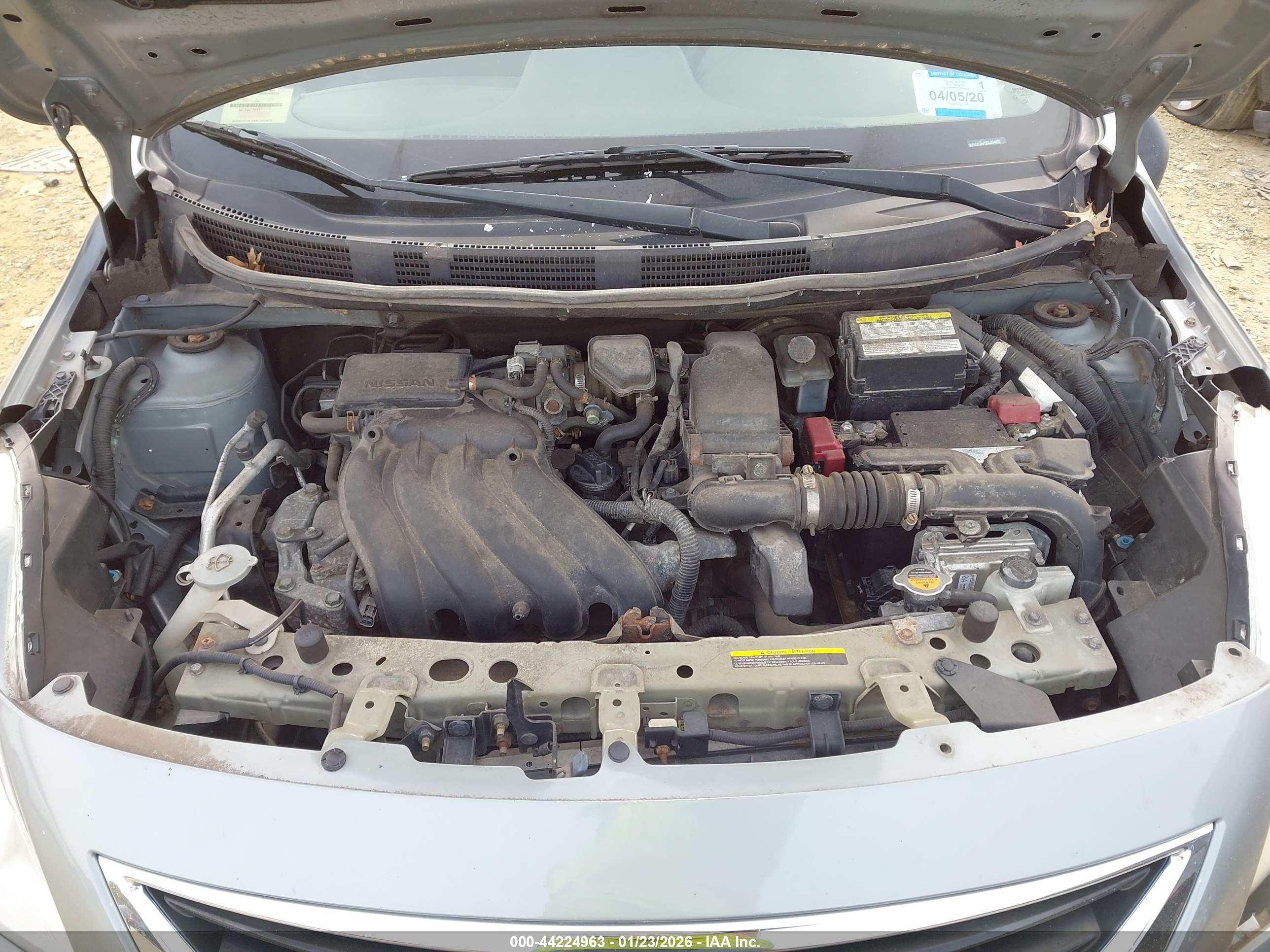 NISSAN VERSA image 10