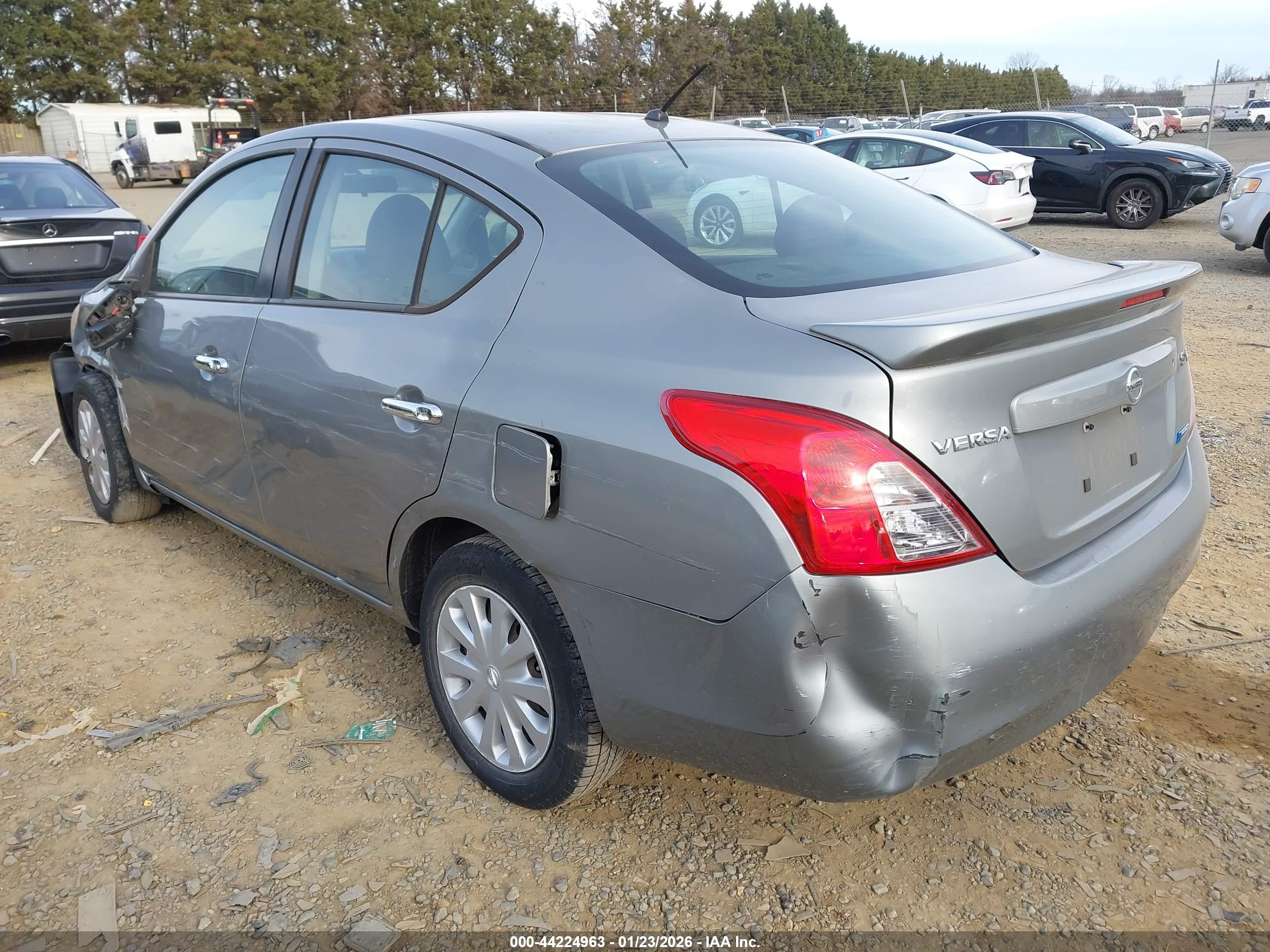 NISSAN VERSA image 3