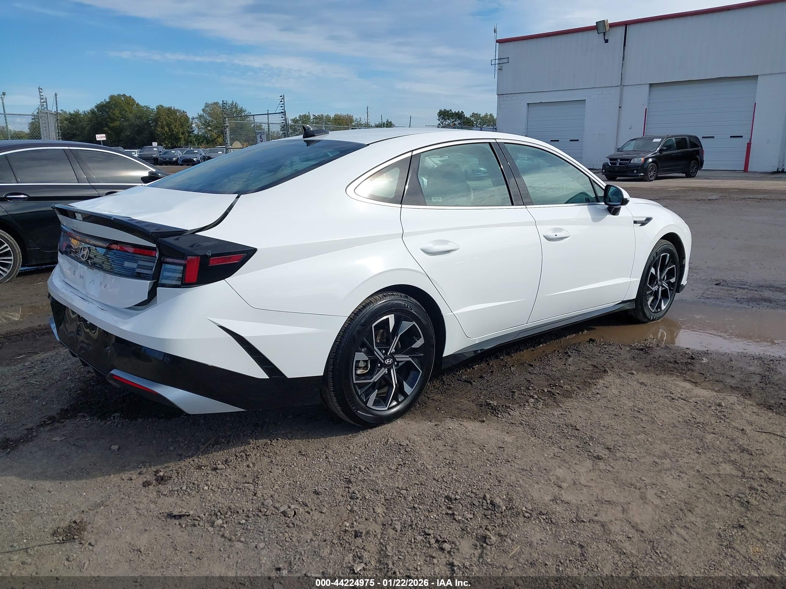 HYUNDAI SONATA image 4