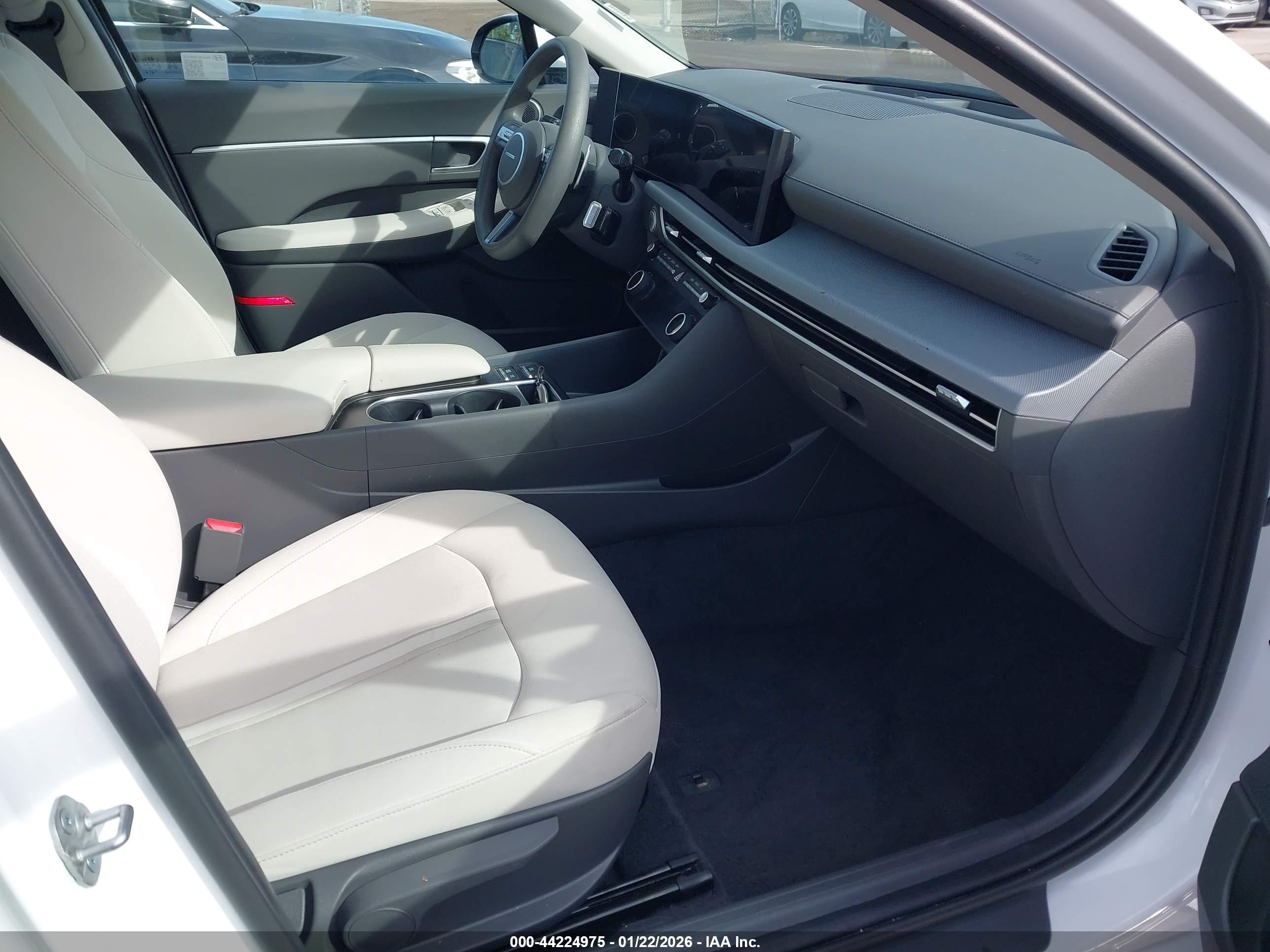 HYUNDAI SONATA image 5