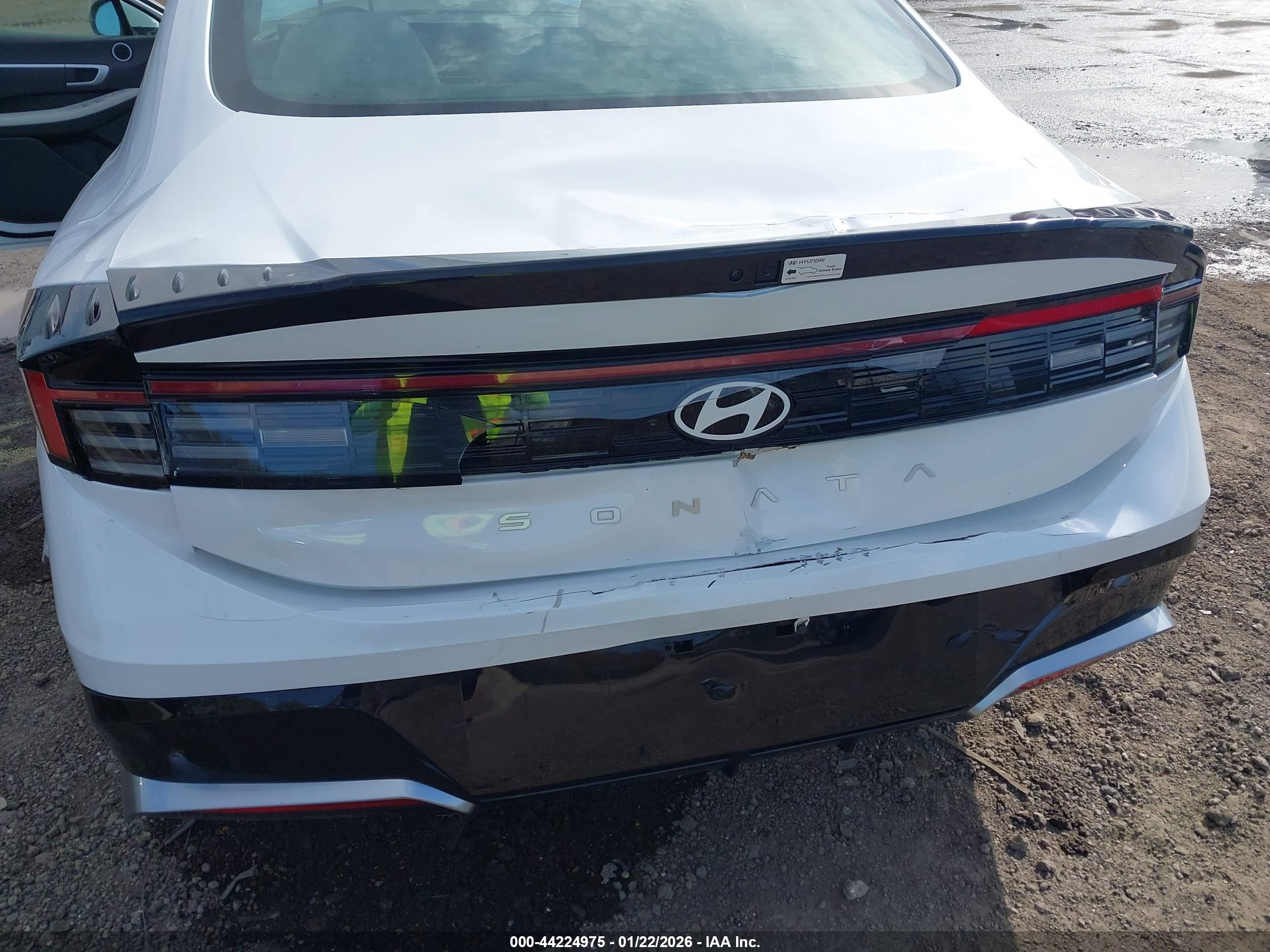 HYUNDAI SONATA image 6