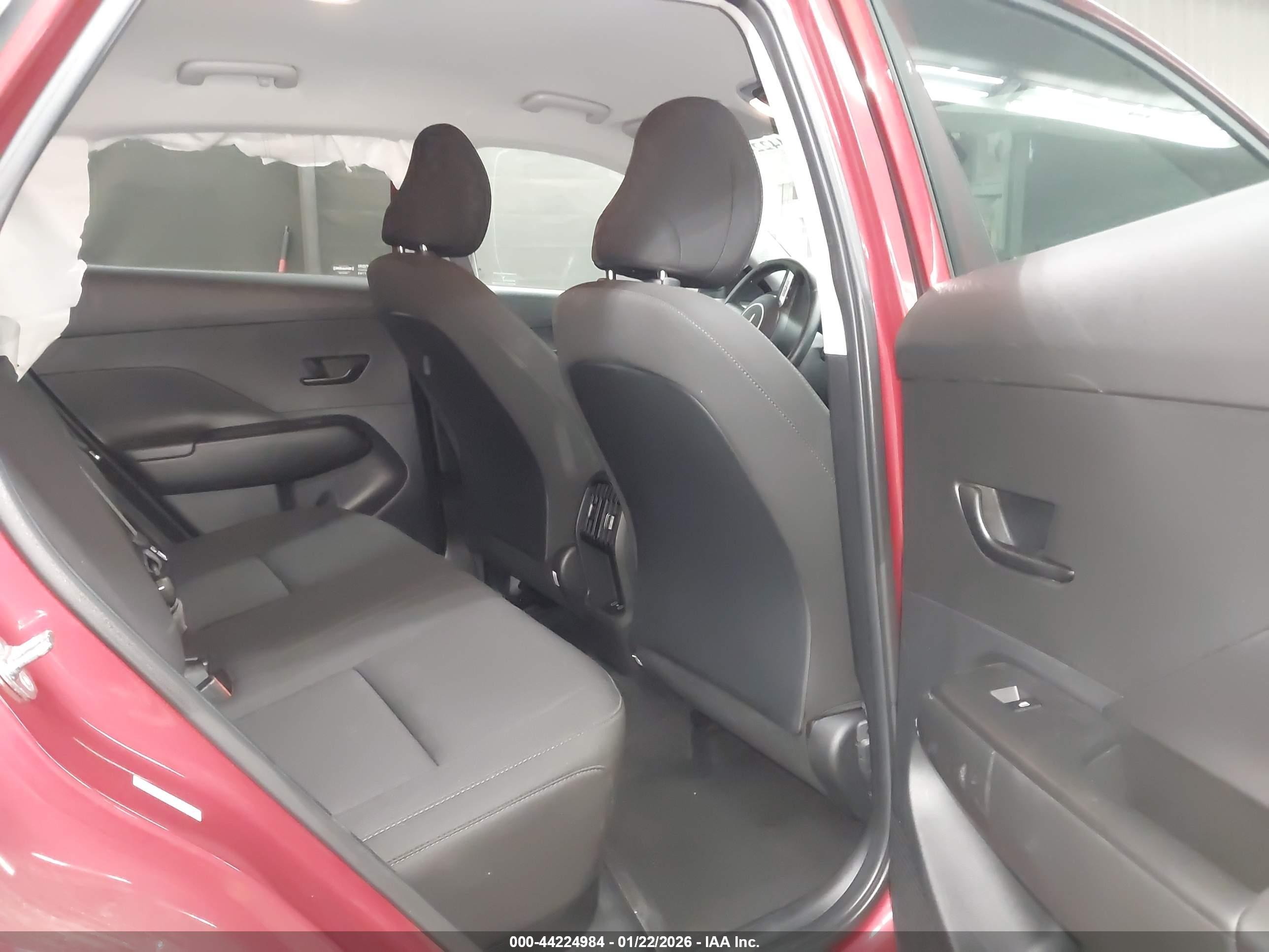HYUNDAI KONA image 8