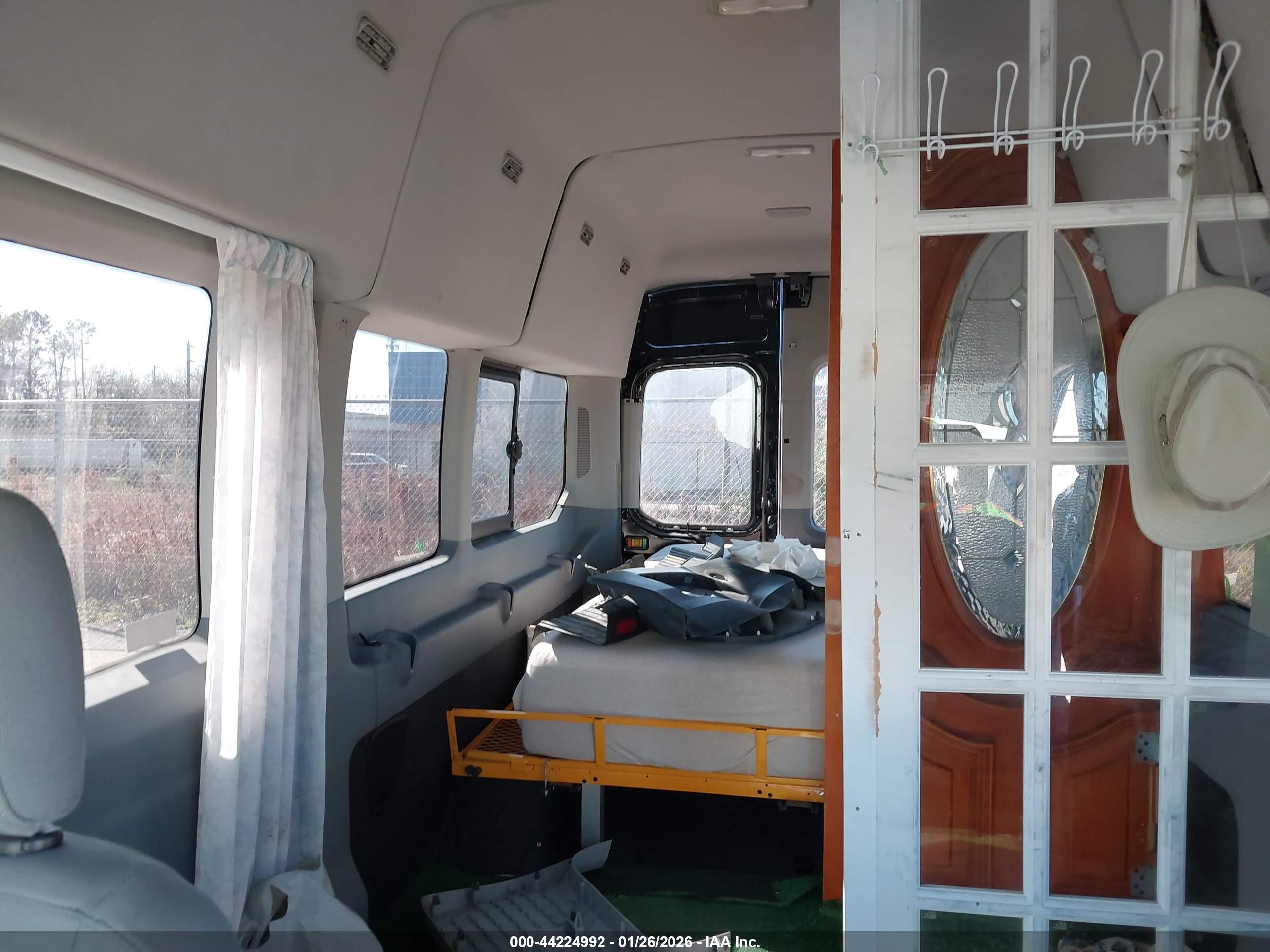 FORD TRANSIT-350 image 8