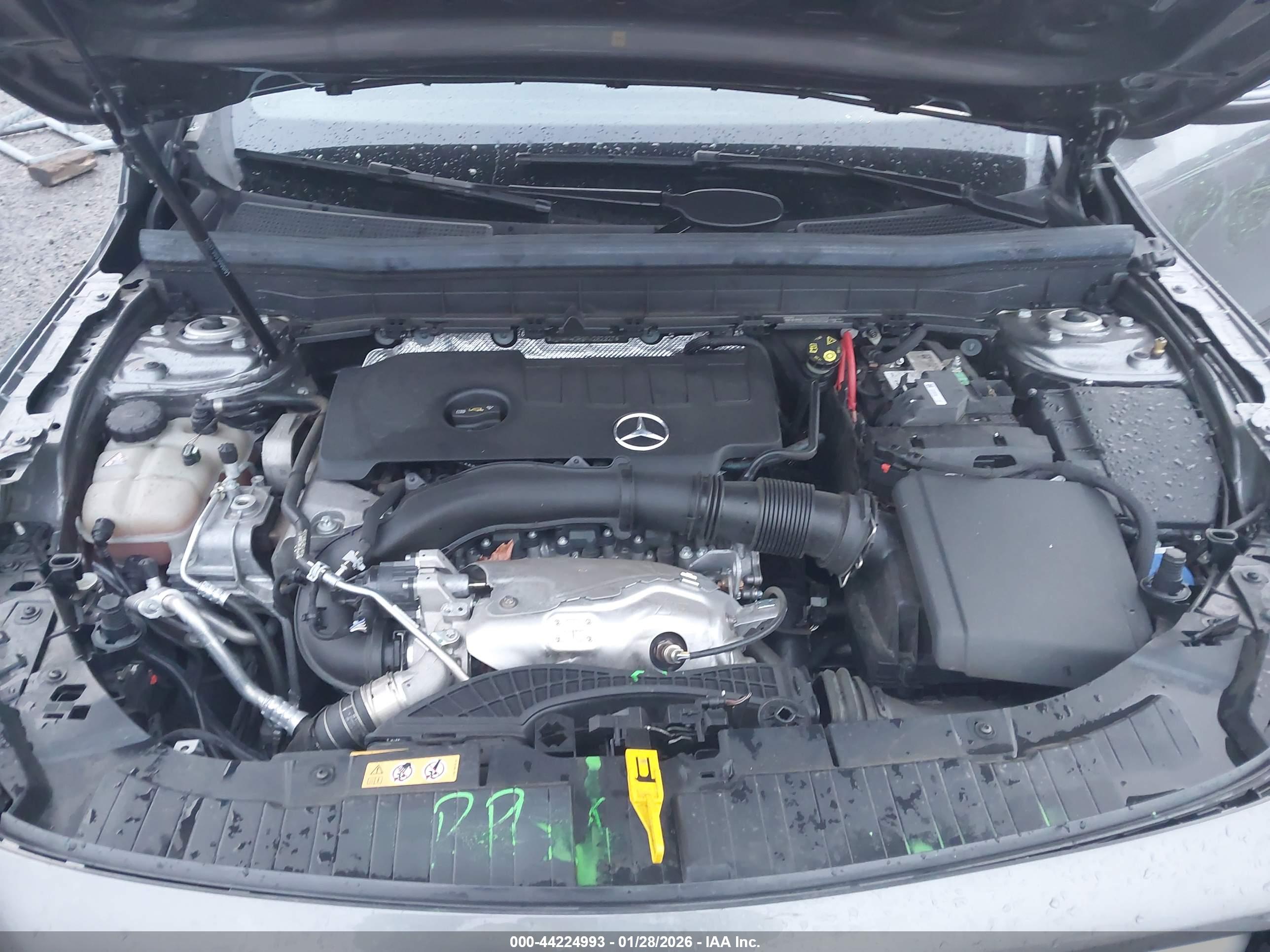MERCEDES-BENZ GLB image 10