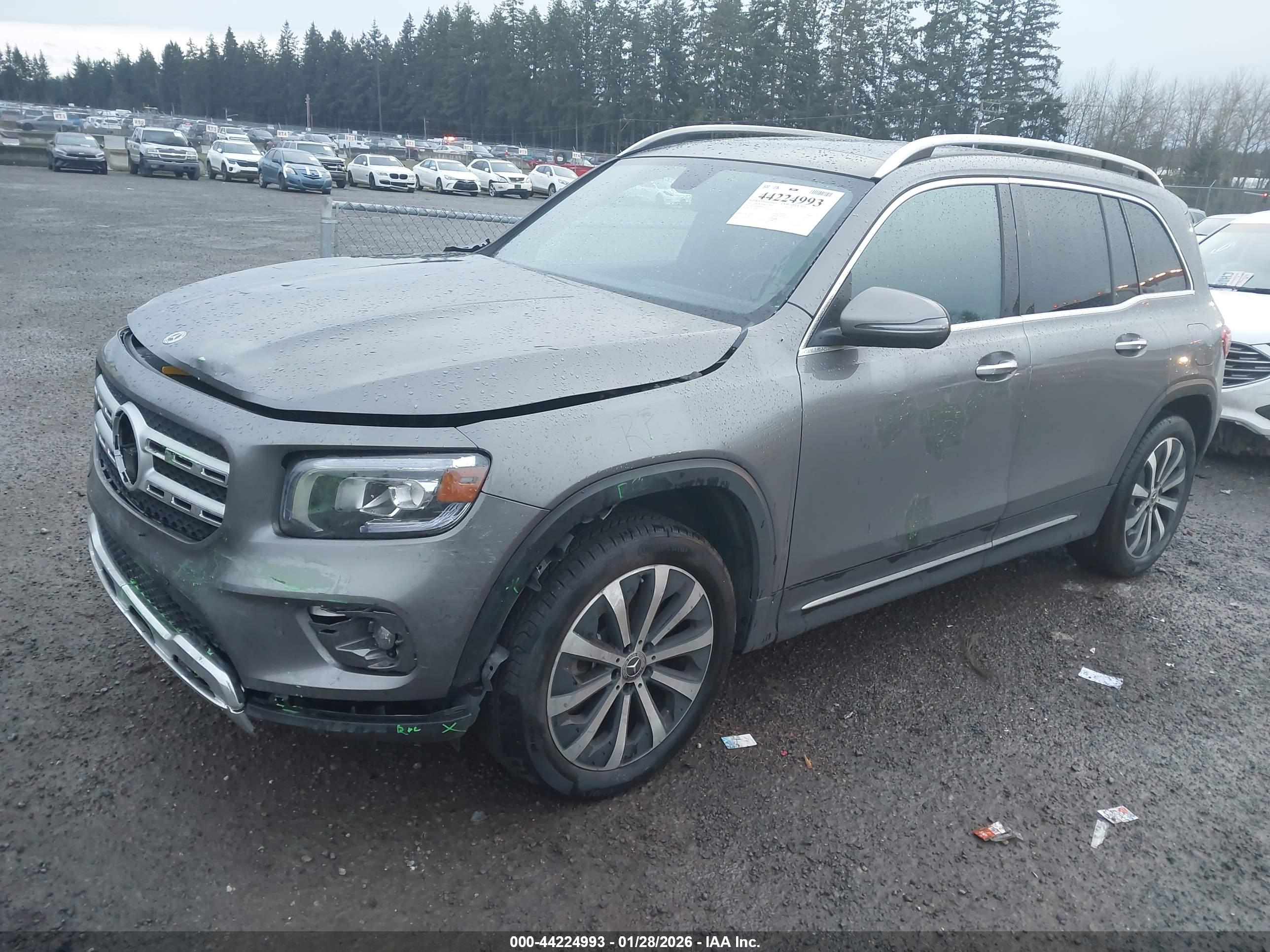 MERCEDES-BENZ GLB image 2